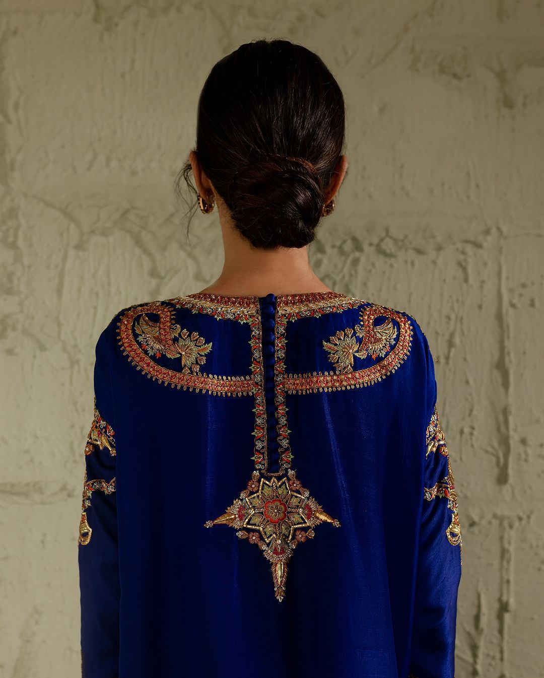 https://cdn.shopify.com/s/files/1/0923/1931/8403/files/peacock-festive-edit25-392482_ea5f5ac1-8ca0-46a3-a079-d9ddb375305a.jpg?v=1756725103