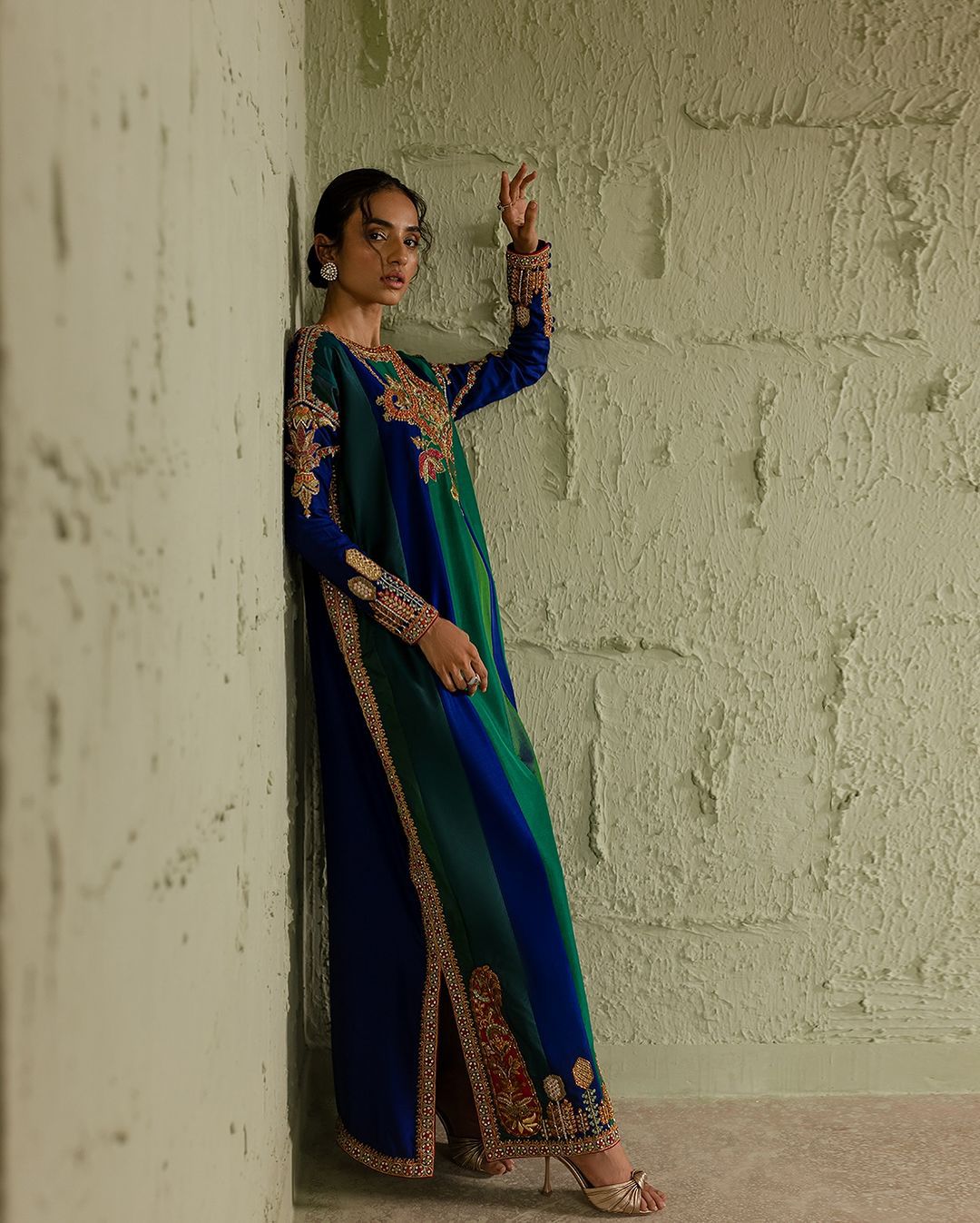 https://cdn.shopify.com/s/files/1/0923/1931/8403/files/peacock-festive-edit25-419378_979bac7a-39f8-4727-9cb4-7e228abfddae.jpg?v=1756725102