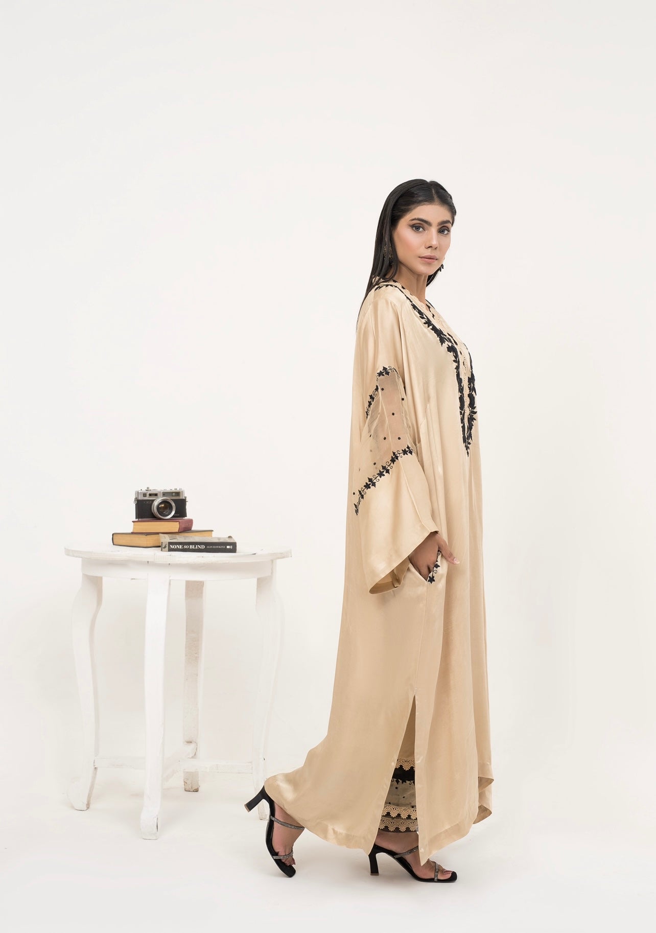 https://cdn.shopify.com/s/files/1/0923/1931/8403/files/pearl-gold-semi-formal25-466823.jpg?v=1756724884
