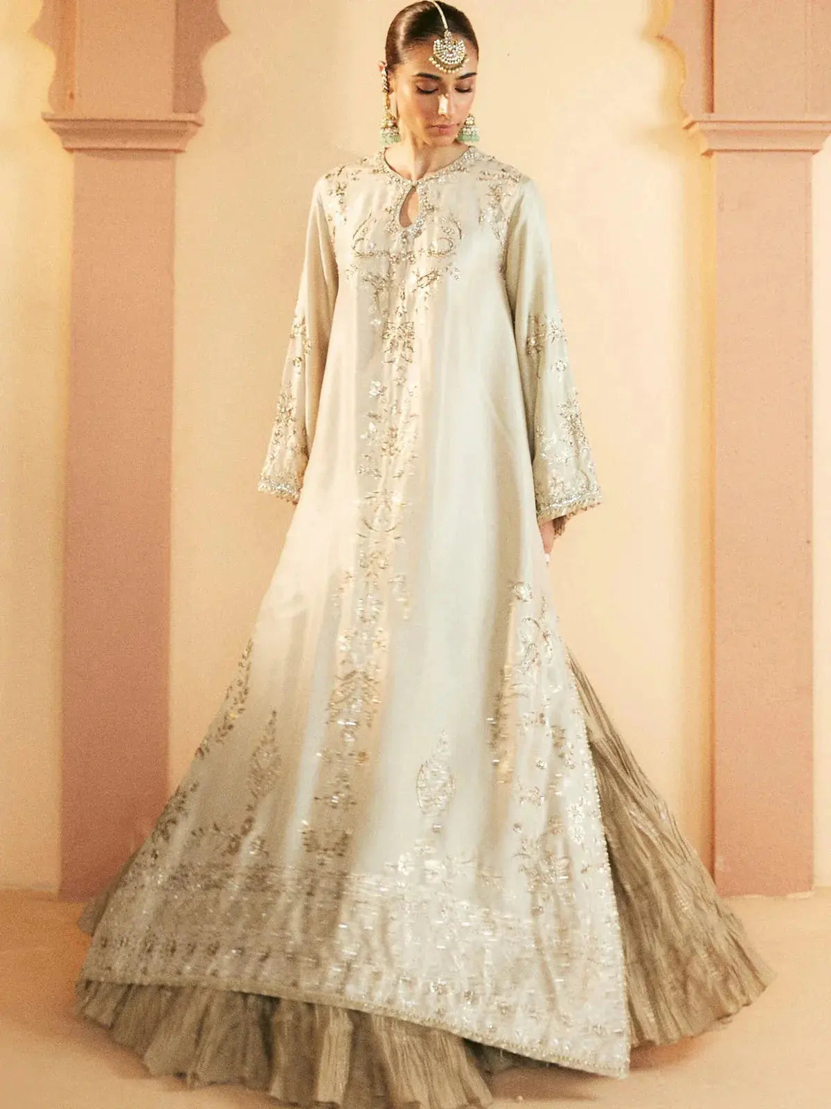 Pearlescent White Jalabiya by Alizay Saad