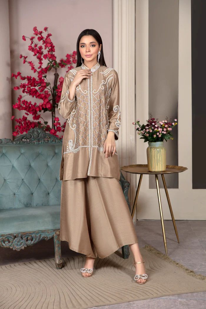https://cdn.shopify.com/s/files/1/0923/1931/8403/files/pearly-beige-festive-edit-by-alizay-saad-436239.jpg?v=1756724915