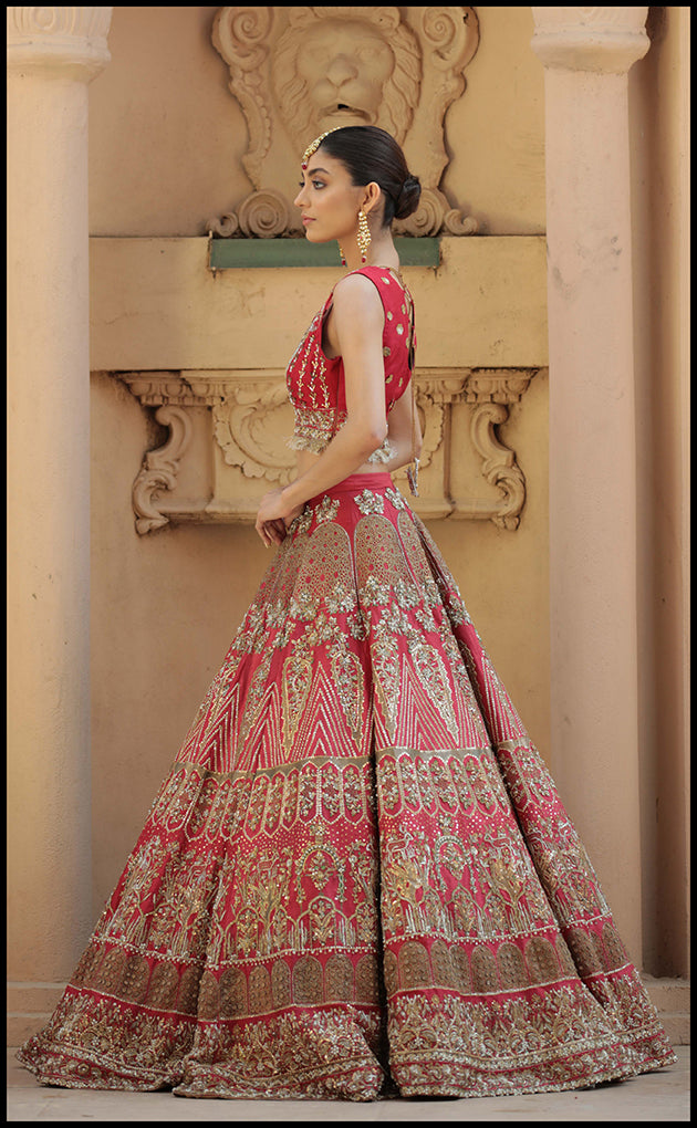 https://cdn.shopify.com/s/files/1/0560/5431/7229/products/pink-bridal-formals-566233.jpg?v=1664395104