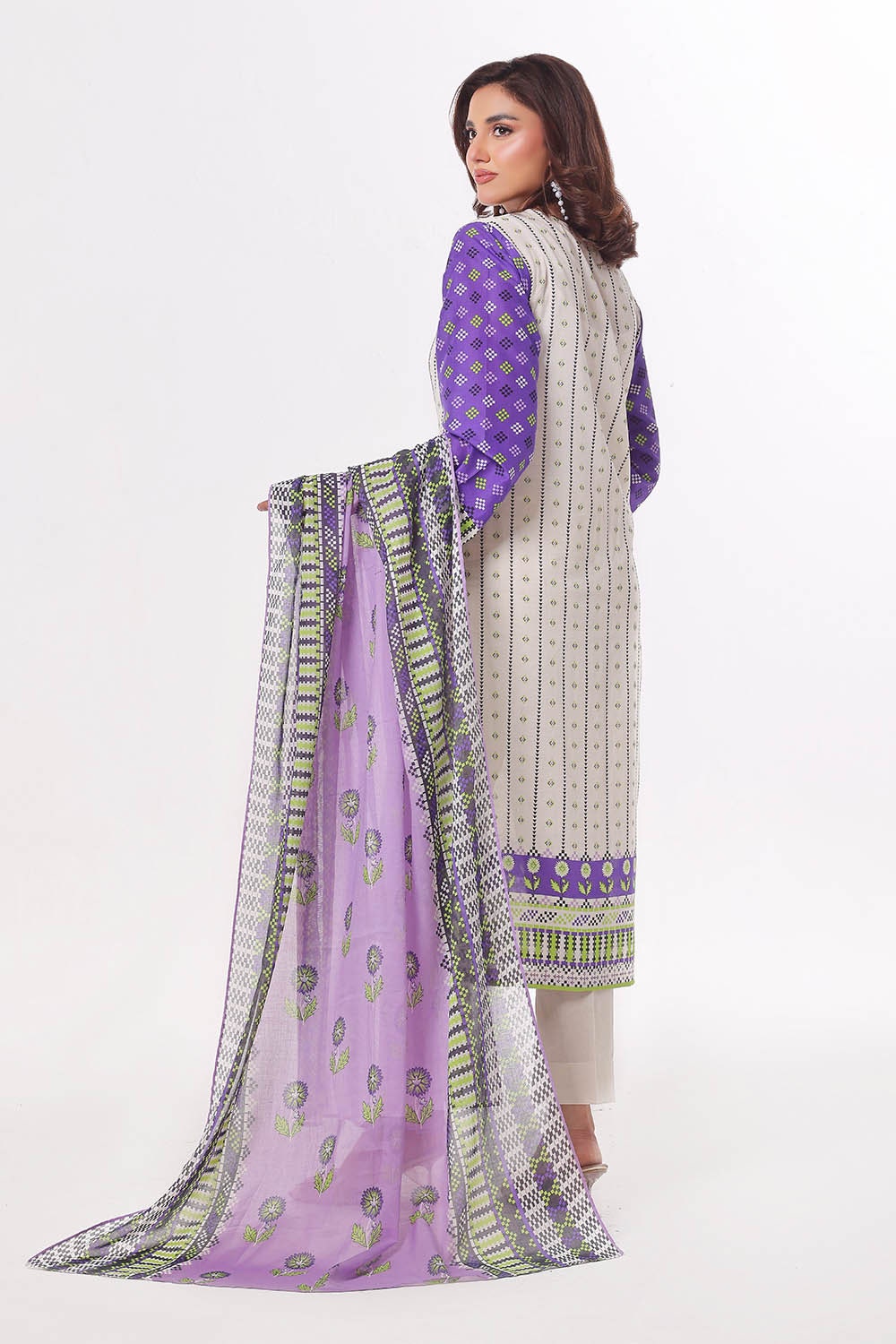 https://cdn.shopify.com/s/files/1/0706/3253/8159/files/printed-lawn-dupatta-shirt-dyed-trouser-gulahmed-clp-42215-back.jpg?v=1758380974