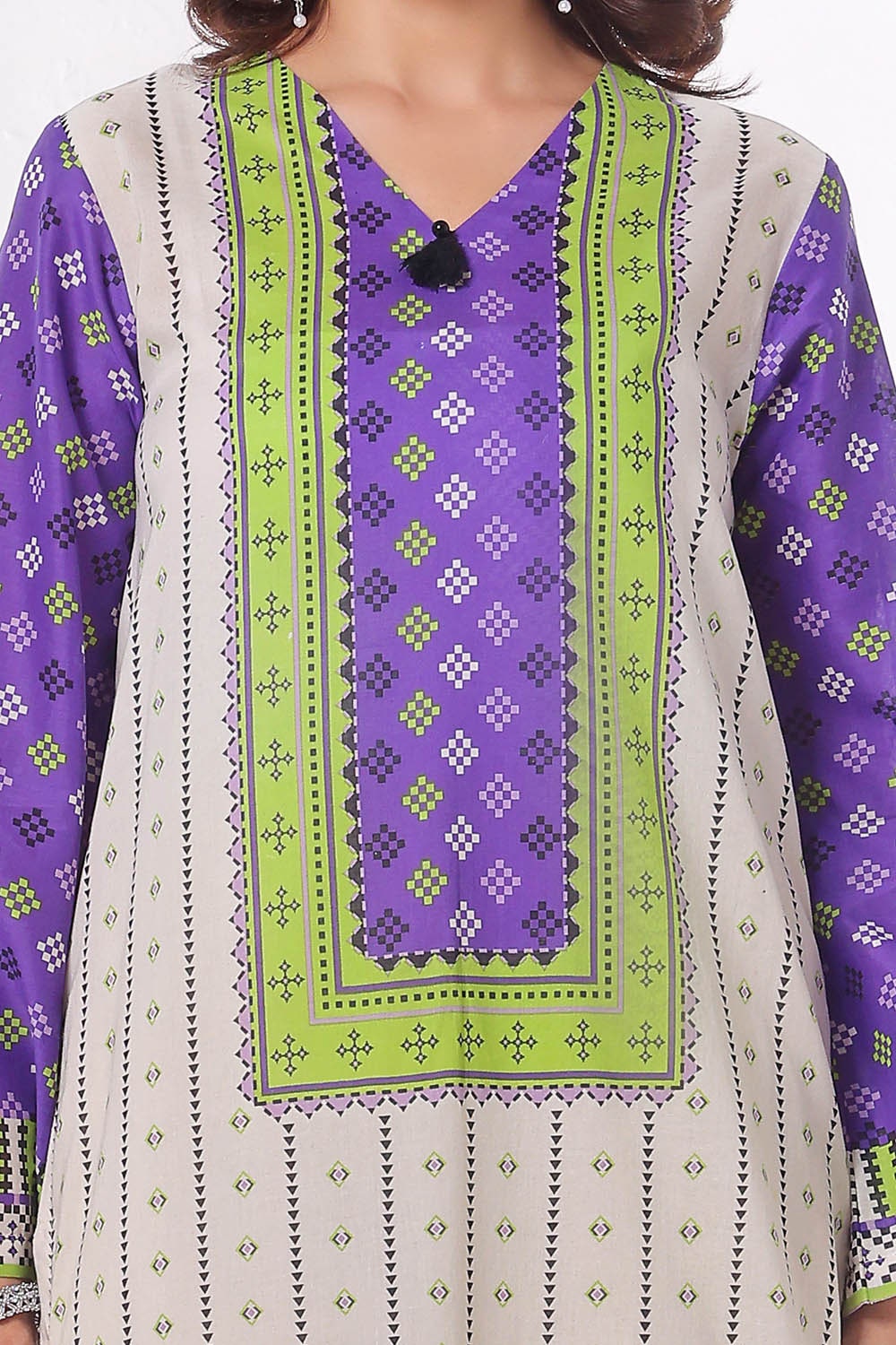 https://cdn.shopify.com/s/files/1/0706/3253/8159/files/printed-lawn-dupatta-shirt-dyed-trouser-gulahmed-clp-42215-half.jpg?v=1758380974