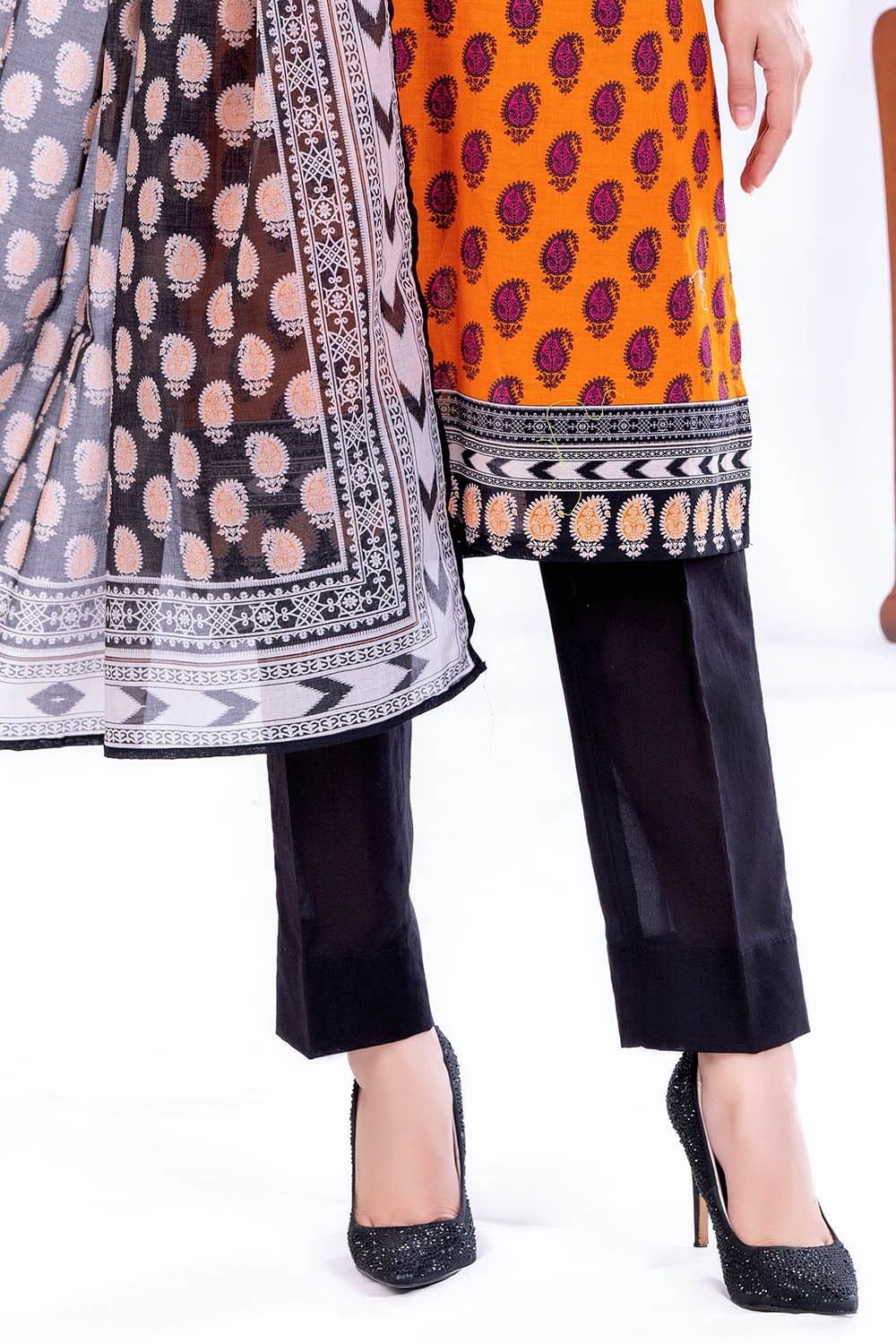 https://cdn.shopify.com/s/files/1/0706/3253/8159/files/printed-lawn-dupatta-shirt-dyed-trouser-gulahmed-clp-52099-trouser.jpg?v=1774438333