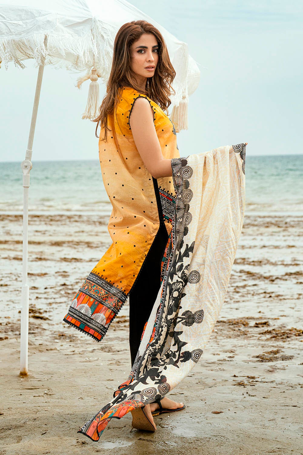 https://cdn.shopify.com/s/files/1/0706/3253/8159/files/printed-lawn-dupatta-shirt-dyed-trouser-gulahmed-sd-42125-back.jpg?v=1775718699