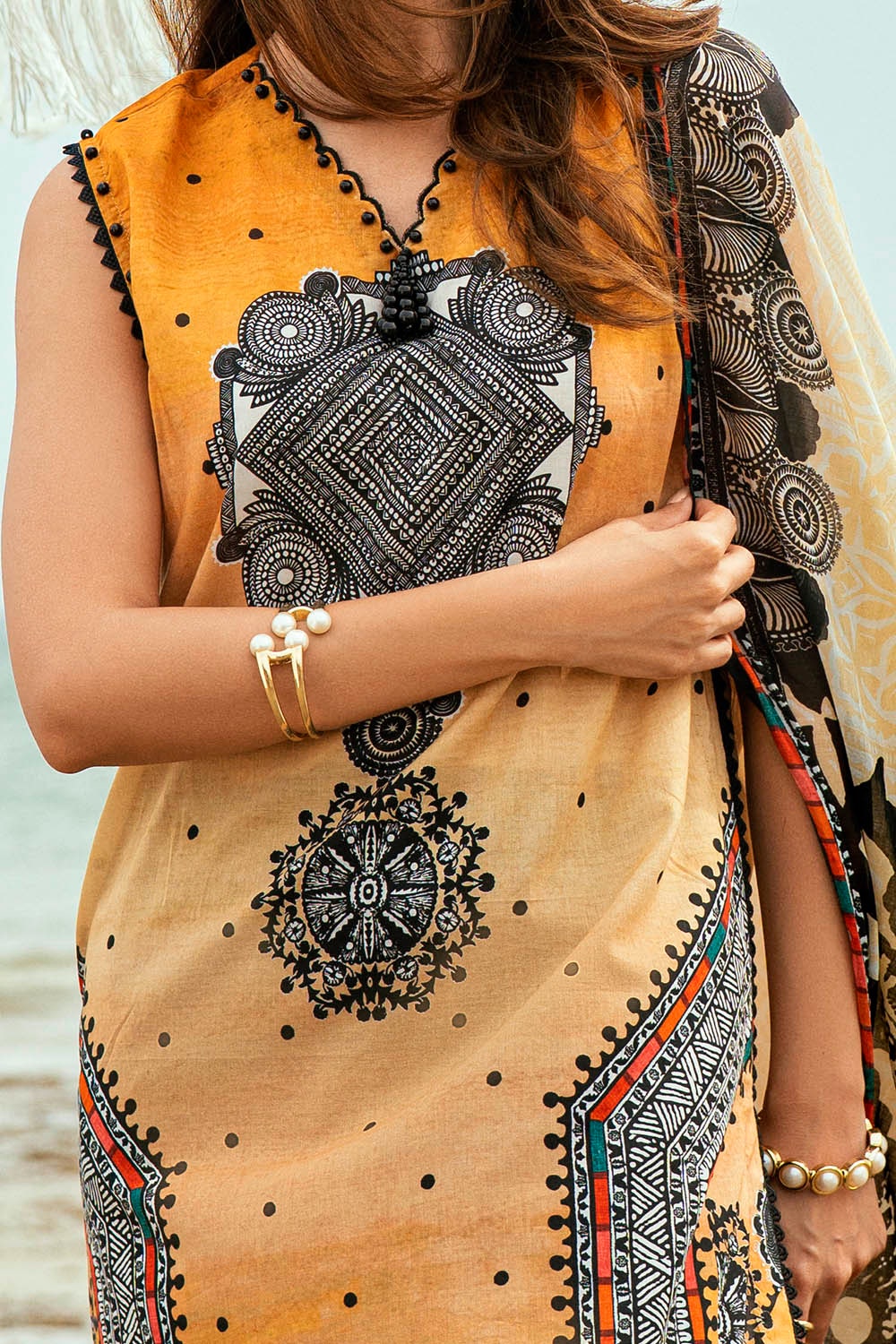 https://cdn.shopify.com/s/files/1/0706/3253/8159/files/printed-lawn-dupatta-shirt-dyed-trouser-gulahmed-sd-42125-half.jpg?v=1775718699
