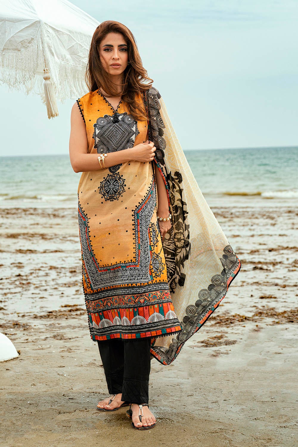 https://cdn.shopify.com/s/files/1/0706/3253/8159/files/printed-lawn-dupatta-shirt-dyed-trouser-gulahmed-sd-42125-side.jpg?v=1775718699