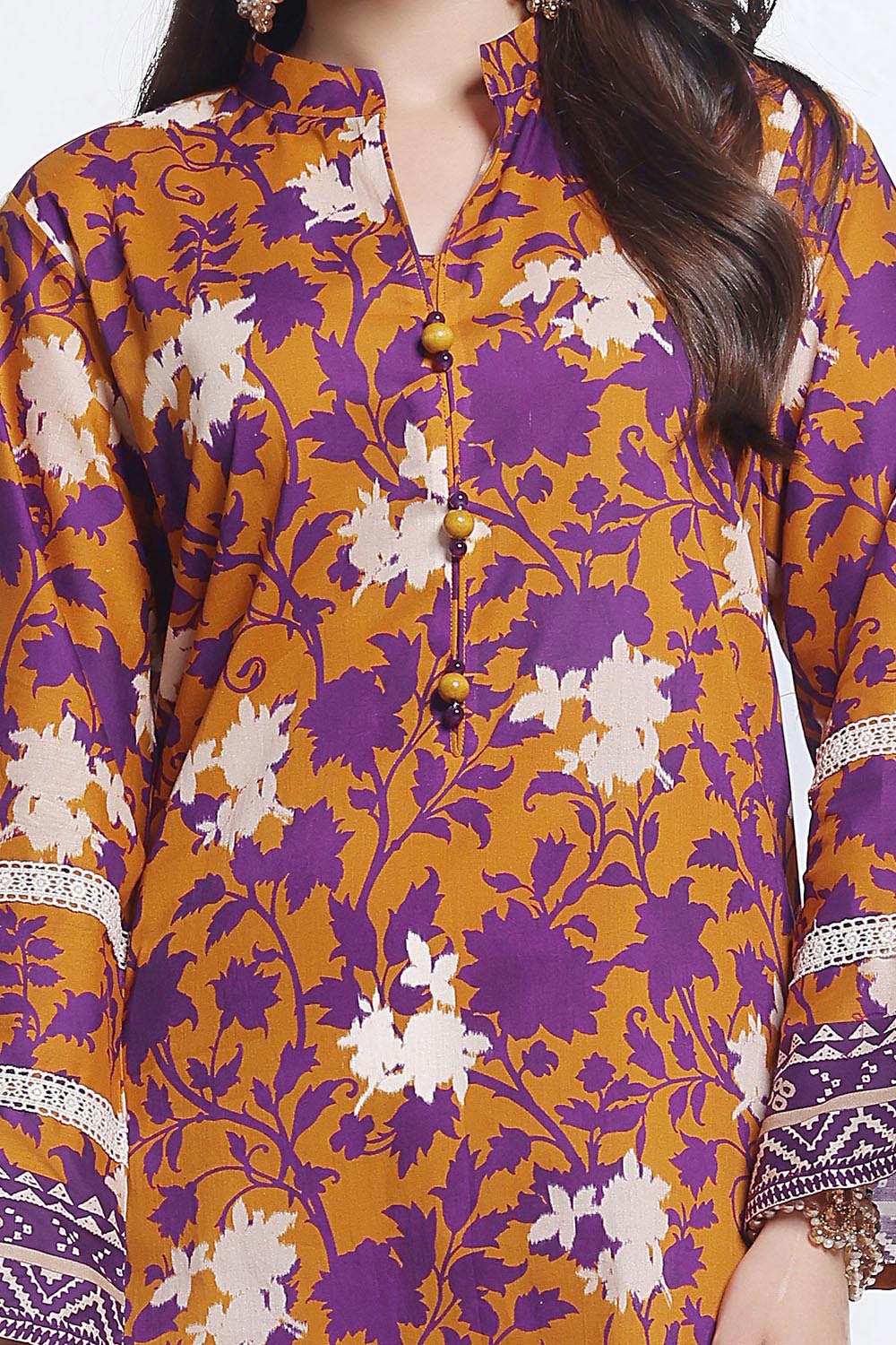 https://cdn.shopify.com/s/files/1/0706/3253/8159/files/printed-lawn-shirt-dupatta-dyed-trouser-gulahmed-clp-52086-close.jpg?v=1758381006