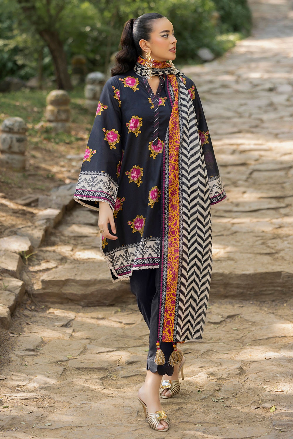 https://cdn.shopify.com/s/files/1/0706/3253/8159/files/printed-lawn-shirt-dupatta-dyed-trouser-gulahmed-sd-52002-full.jpg?v=1775718706