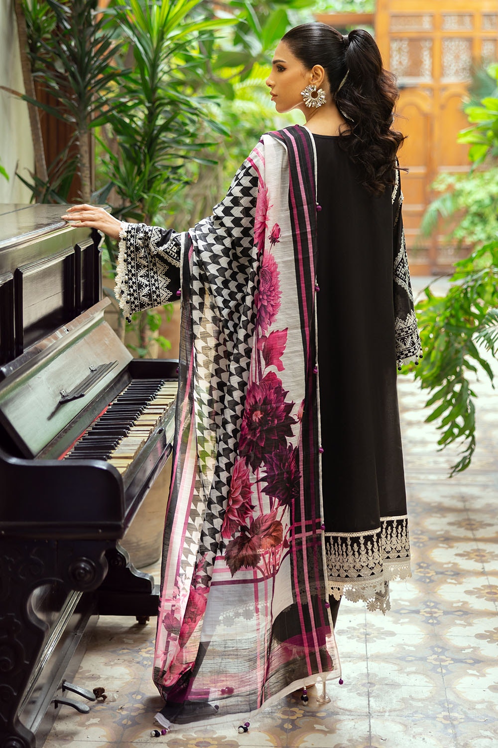 3 Piece Unstitched Lacquer Embroidered Lawn Suit with Zari Paper Cotton Dupatta