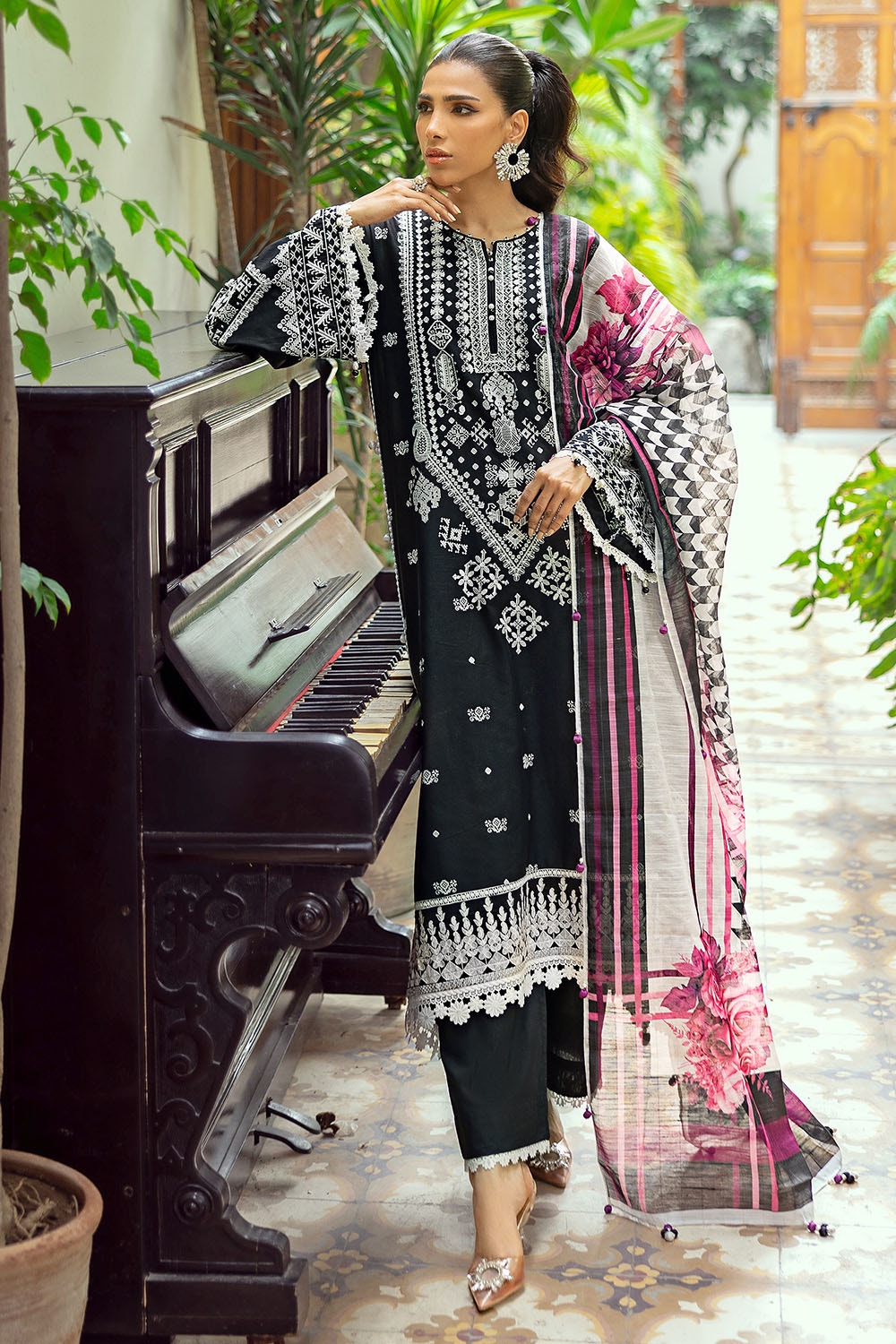 3 Piece Unstitched Lacquer Embroidered Lawn Suit with Zari Paper Cotton Dupatta