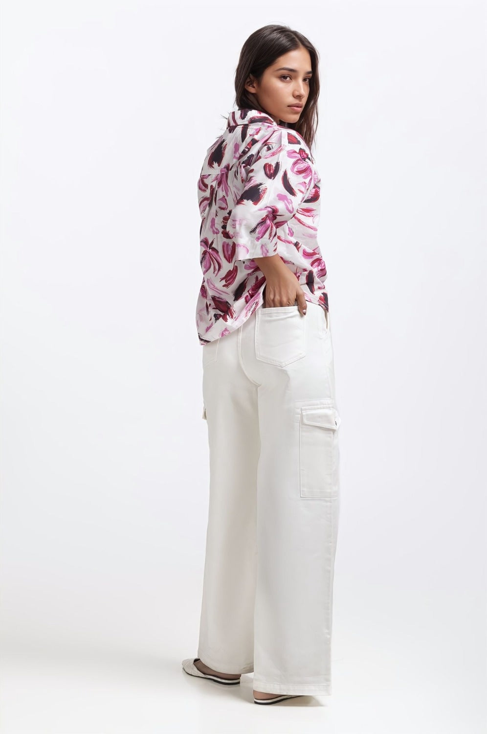 https://cdn.shopify.com/s/files/1/0706/3253/8159/files/printed_collar_shirt_wm-cs-ss24-047_1.jpg?v=1758455531