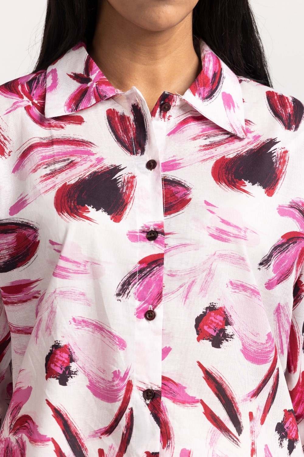 https://cdn.shopify.com/s/files/1/0706/3253/8159/files/printed_collar_shirt_wm-cs-ss24-047_2_a5bce12f-84ca-4d42-ac9f-c0ab7ad0f835.jpg?v=1758455523