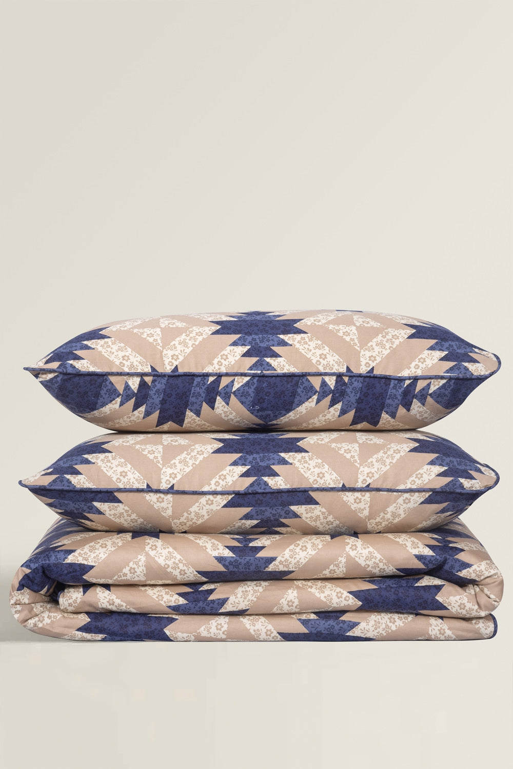 https://cdn.shopify.com/s/files/1/0706/3253/8159/files/quad_patch_duvet_004.jpg?v=1758373684