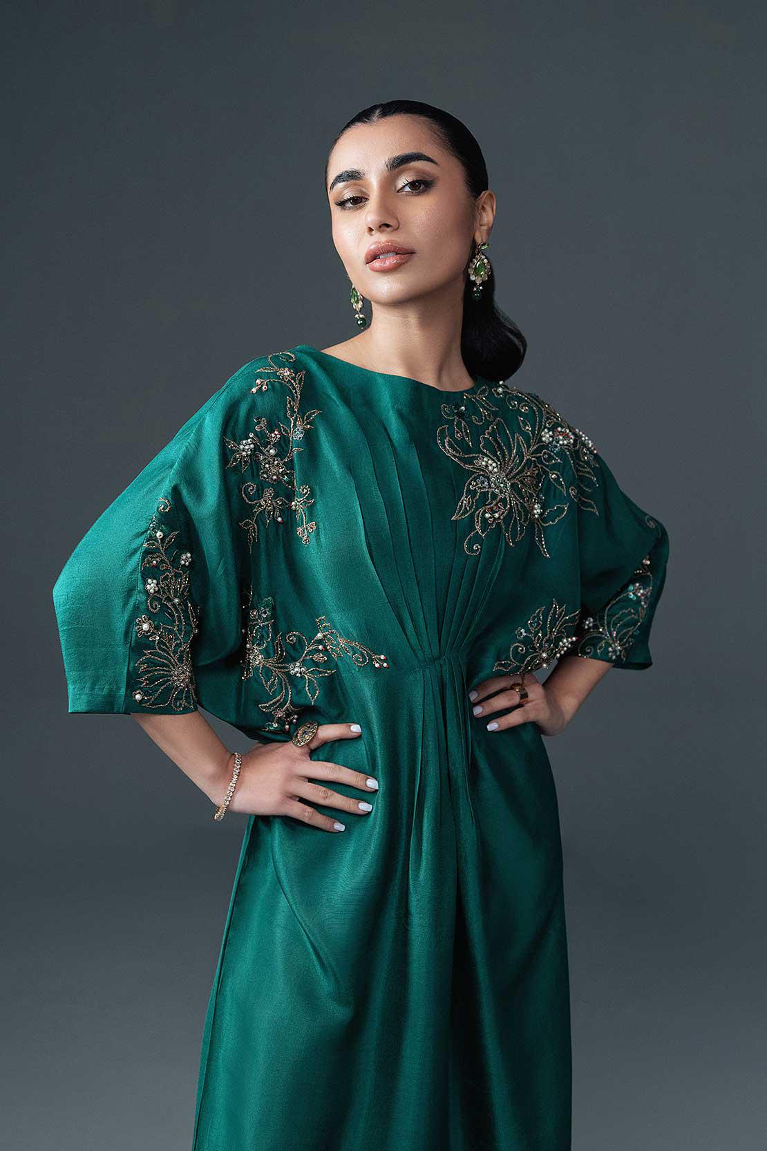 https://cdn.shopify.com/s/files/1/0923/1931/8403/files/raania-regalia-kaftan-by-alizay-saad-567532.jpg?v=1756724932