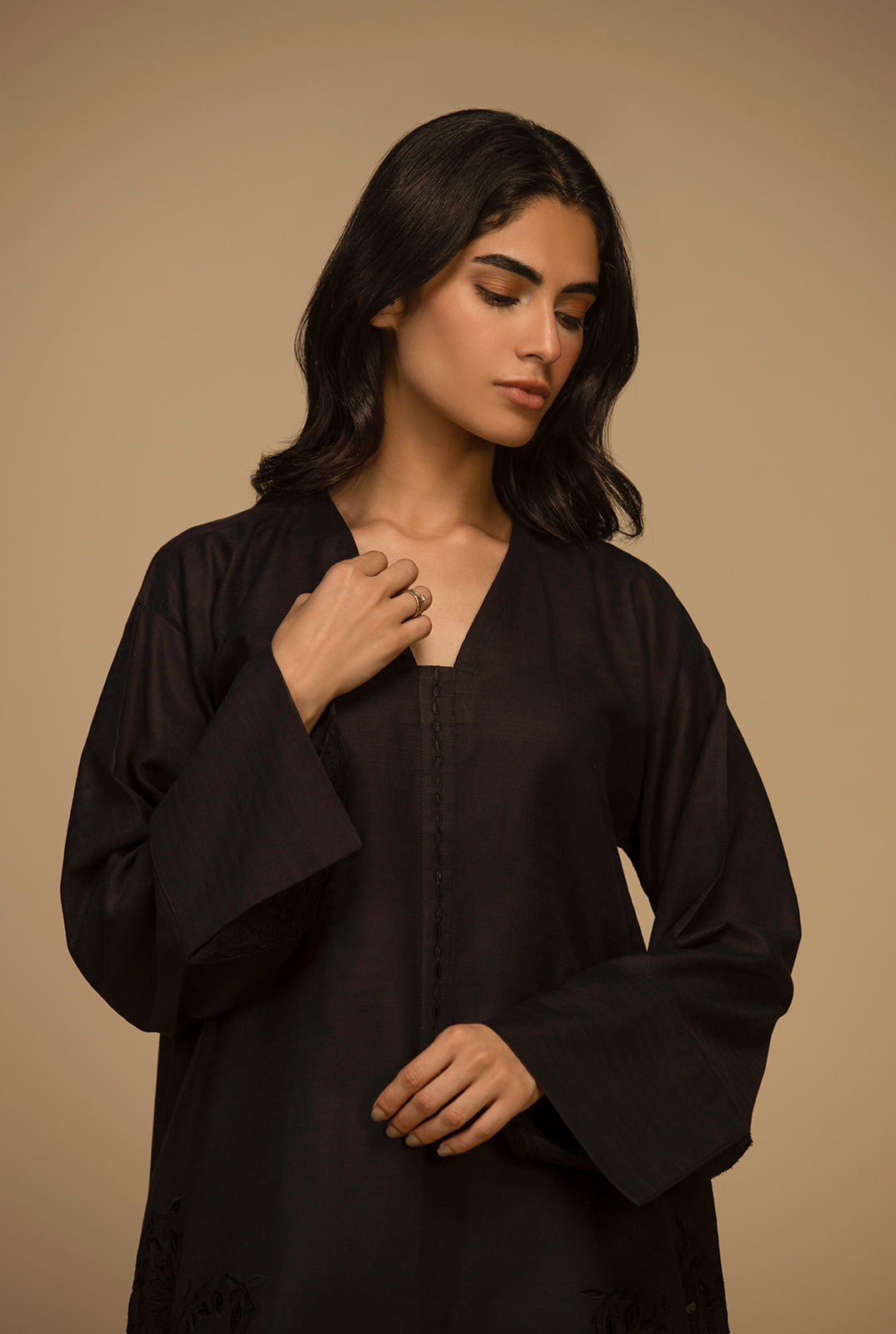 https://cdn.shopify.com/s/files/1/0663/9616/0233/files/raven_2.jpg?v=1755801428