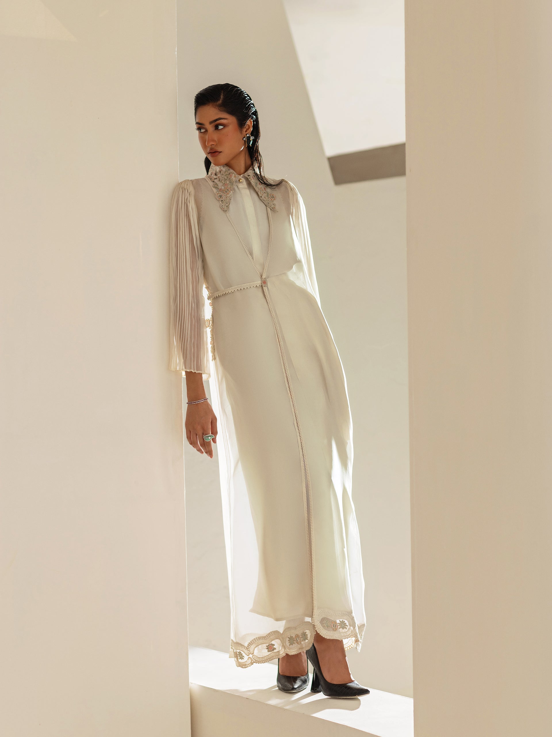 https://cdn.shopify.com/s/files/1/0768/4872/6205/files/reyna-ivory-2.jpg?v=1778312069
