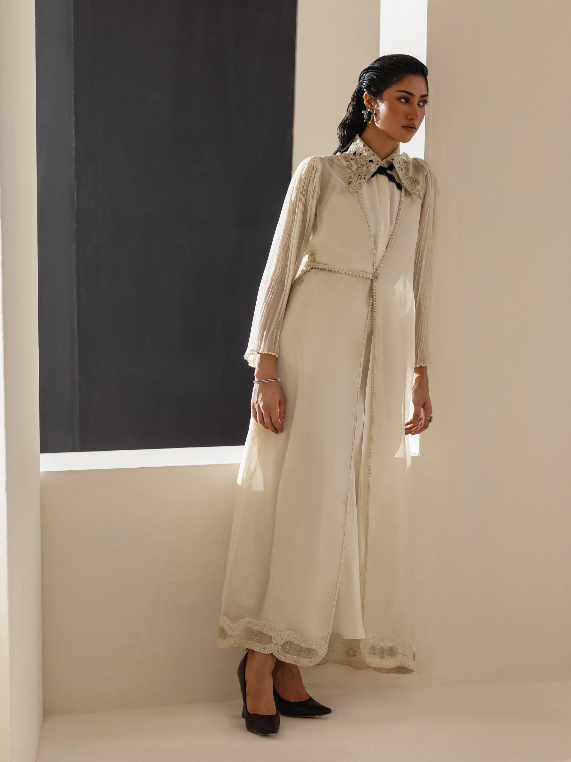 https://cdn.shopify.com/s/files/1/0768/4872/6205/files/reyna-ivory-6.jpg?v=1778312069
