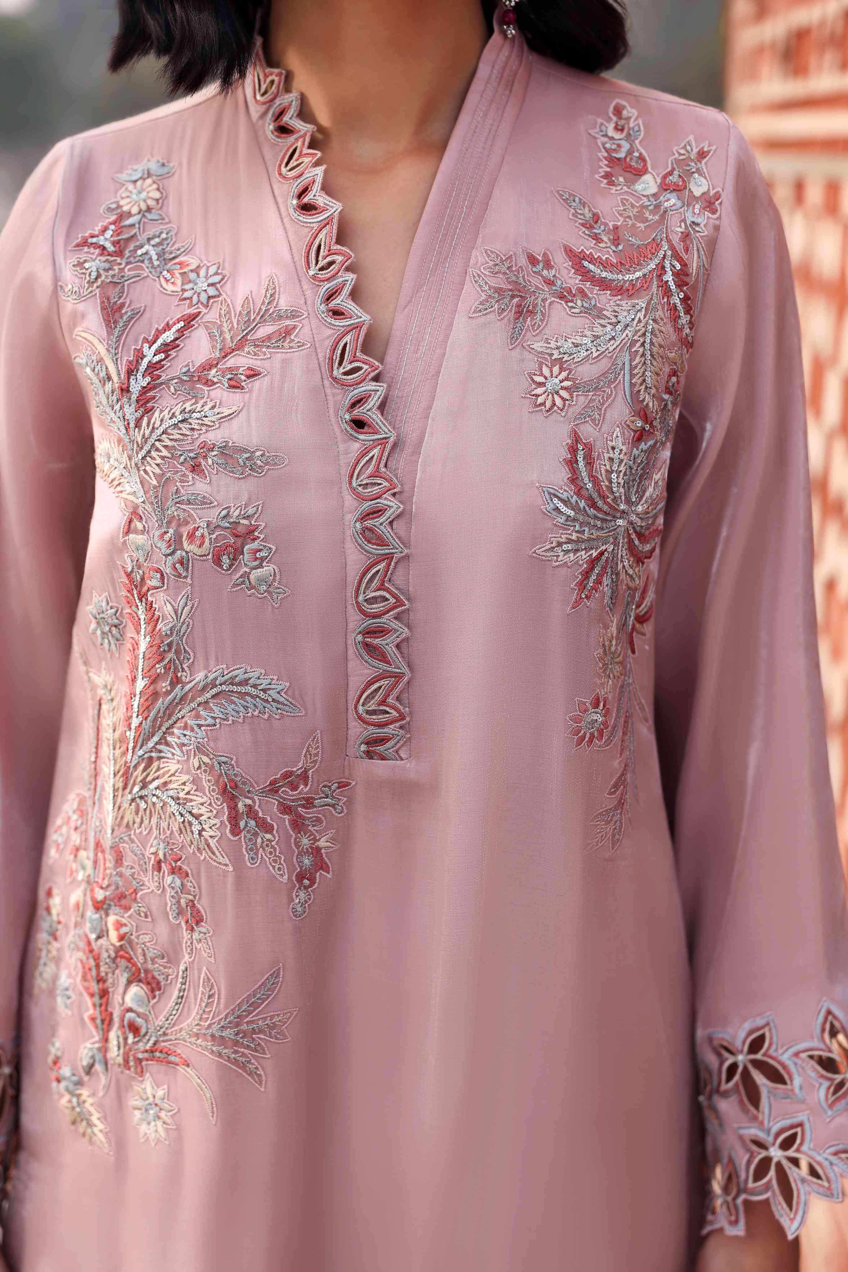 https://cdn.shopify.com/s/files/1/0663/9616/0233/files/rosetea_3.jpg?v=1771657392