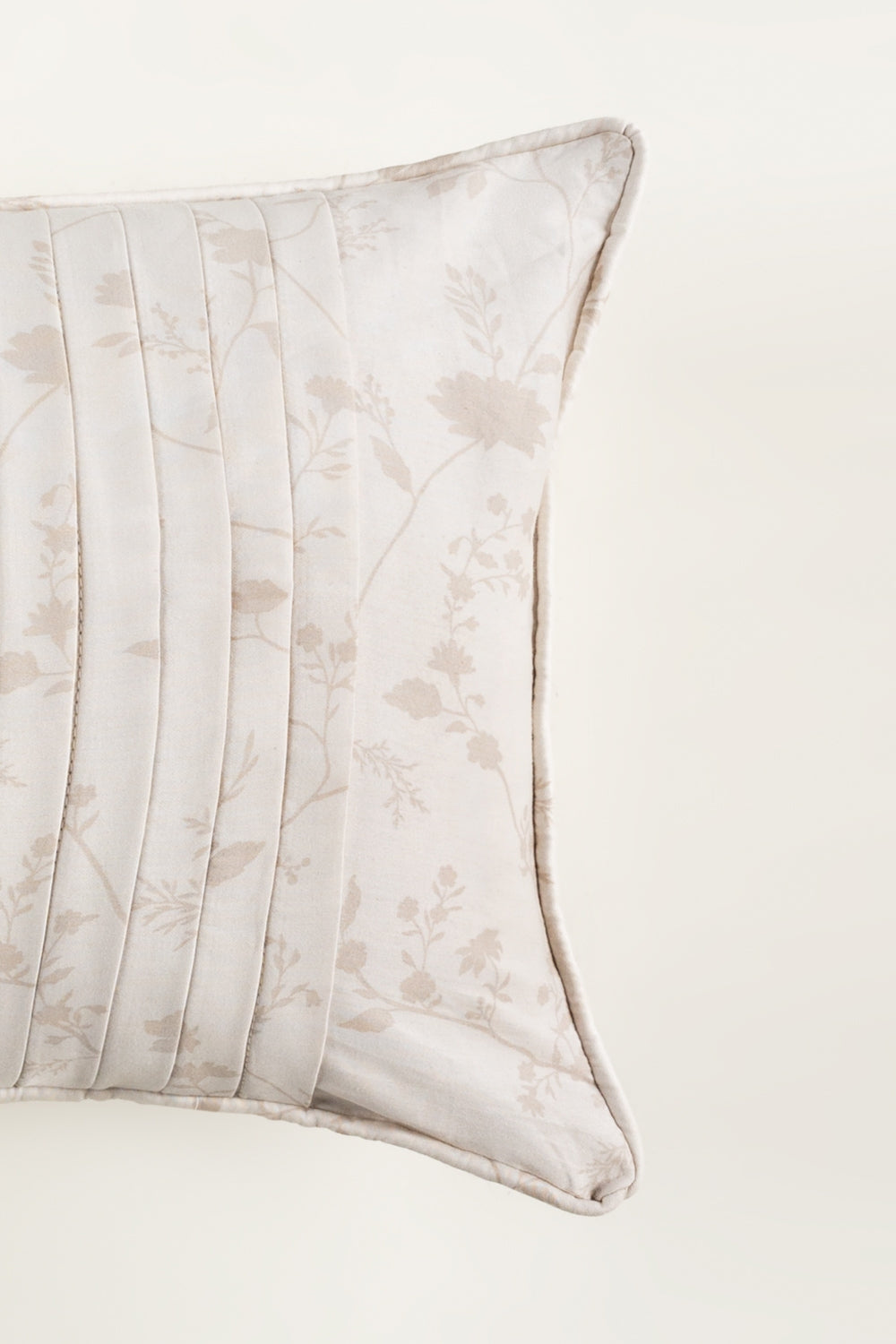 https://cdn.shopify.com/s/files/1/0706/3253/8159/files/sada-bahar-t-200-deck-cushion-cover-gulahmed-closeup_2.jpg?v=1758373673