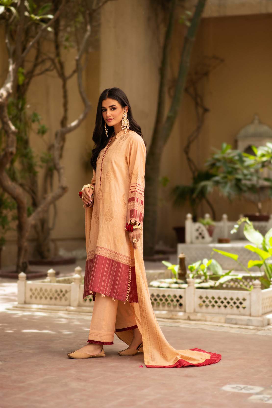 https://cdn.shopify.com/s/files/1/0704/5916/2937/products/sahar_26.jpg?v=1752140999