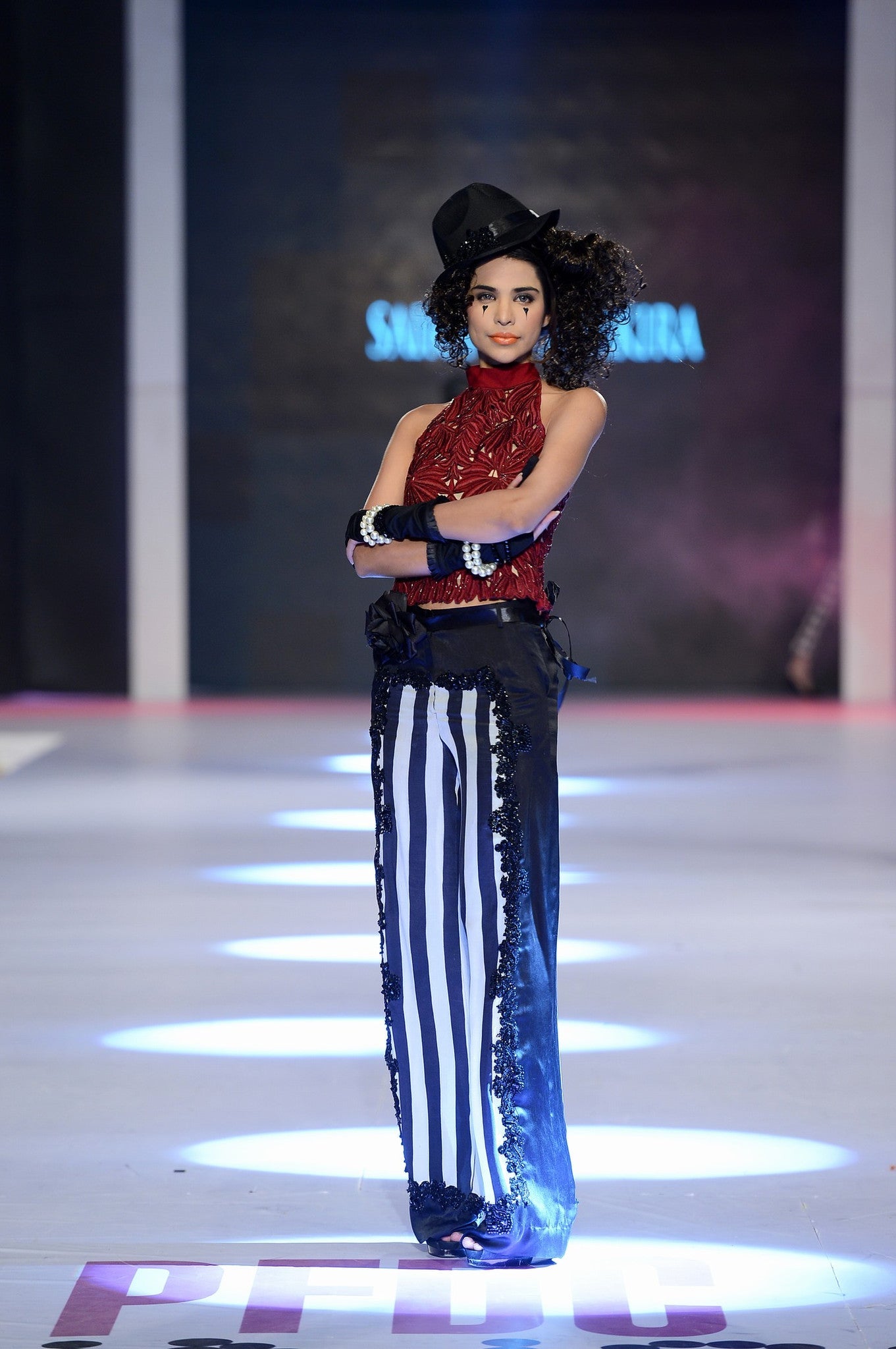 https://cdn.shopify.com/s/files/1/1625/9005/products/saira-shakira-13-4-14-456.jpg?v=1485076015