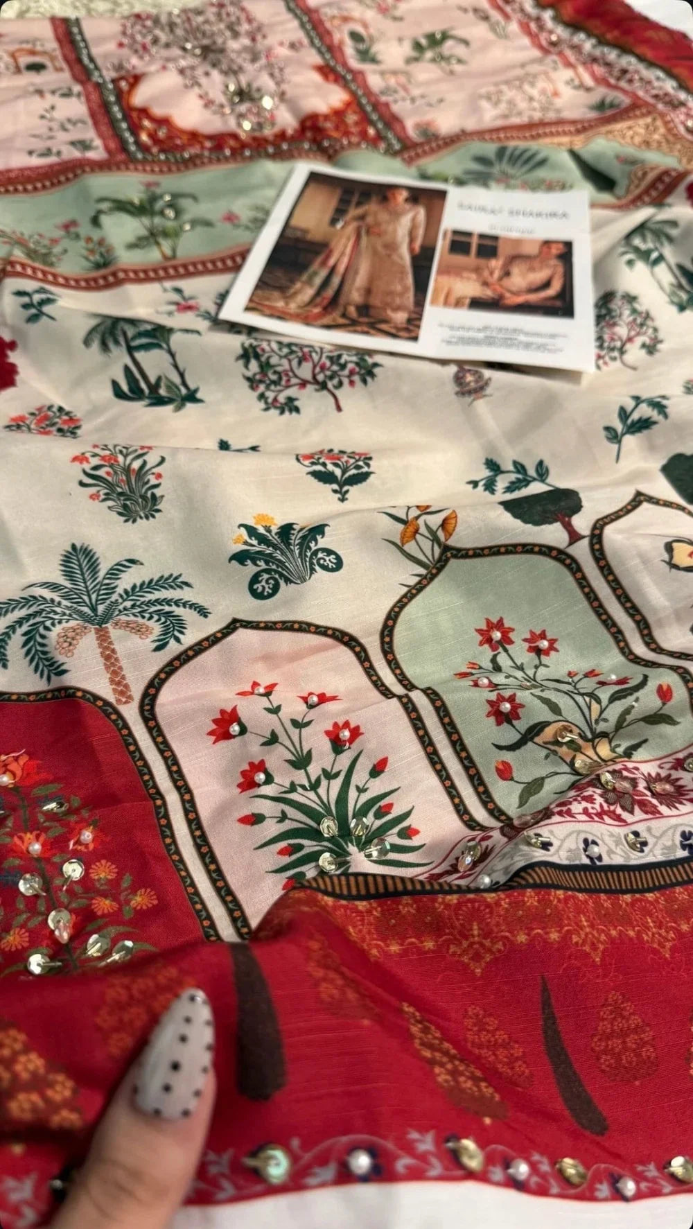 Saira Shakira – Gilded Style