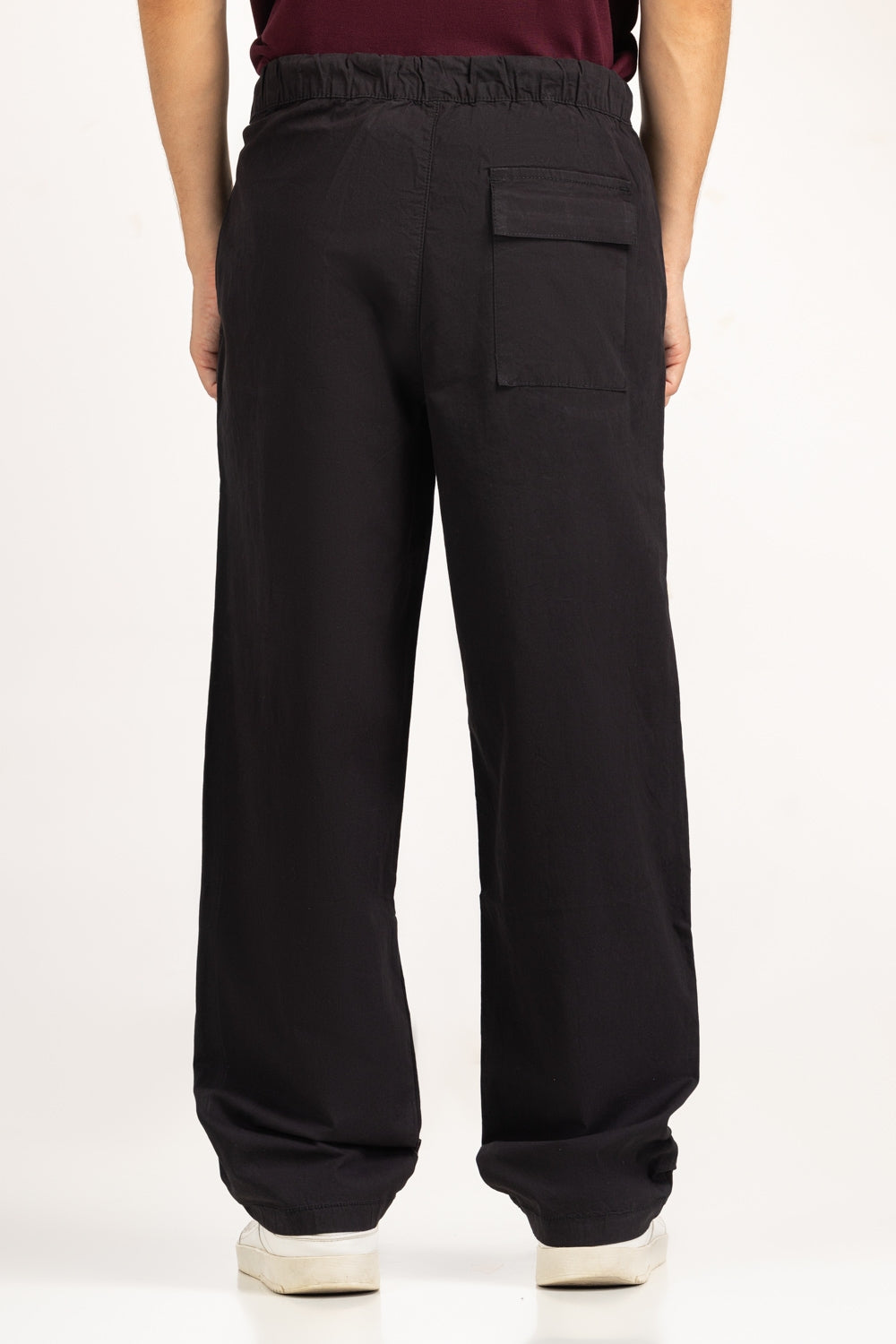 https://cdn.shopify.com/s/files/1/0706/3253/8159/files/salt-men-trousers-color-black-98_cotton-2_elastane-cargo-fit-mn-trc-ss25-022-back.jpg?v=1758455945