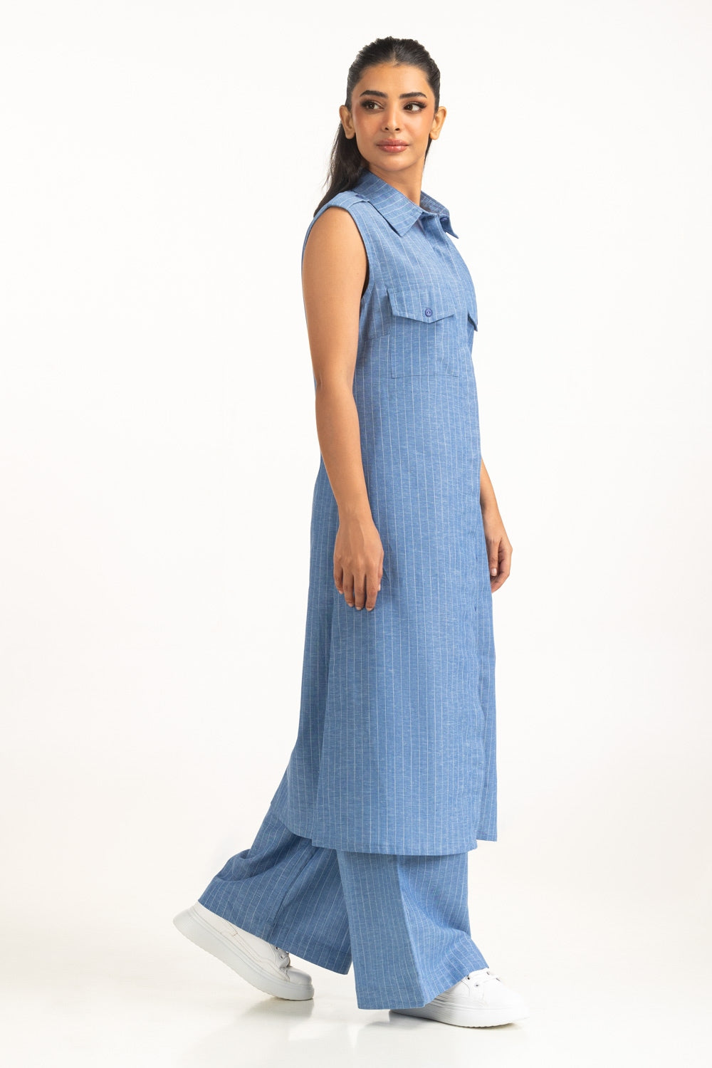 https://cdn.shopify.com/s/files/1/0706/3253/8159/files/salt-women-dress-color-blue-75_cotton-25_linen-regular-wm-drs-ss25-212-right.jpg?v=1758456019