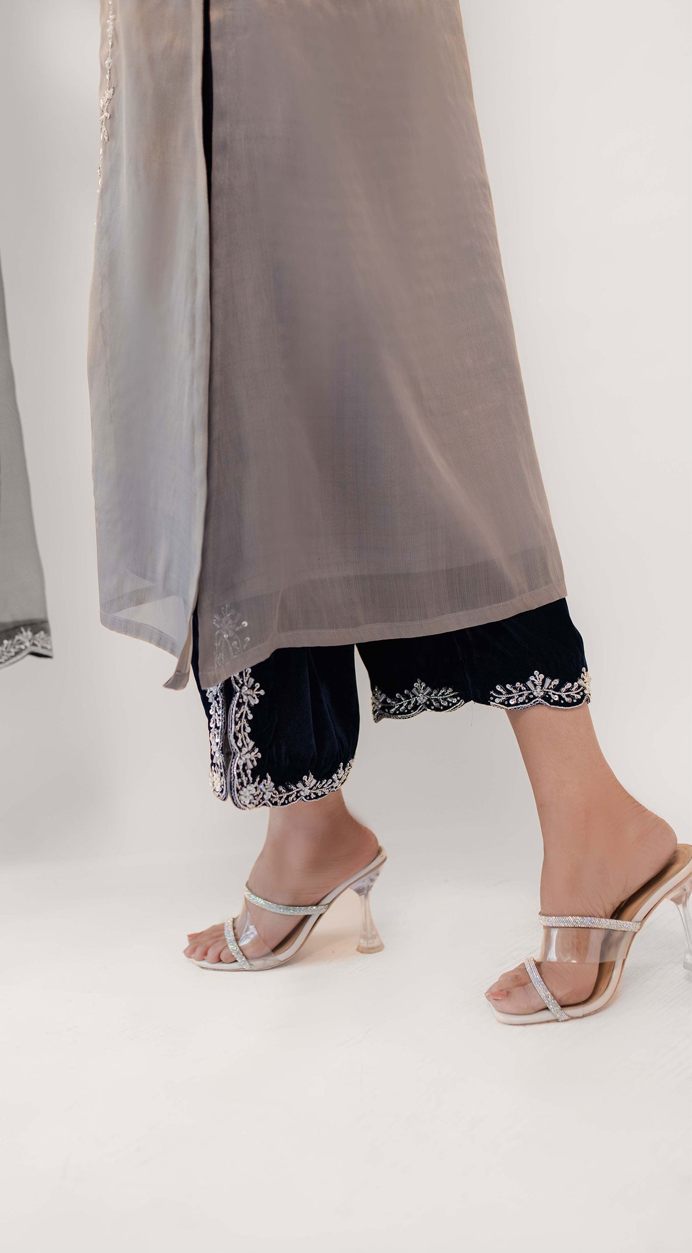 https://cdn.shopify.com/s/files/1/0654/4313/5706/files/samra-6.jpg?v=1701684991