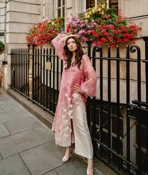 Sania Maskatiya – Twila Style