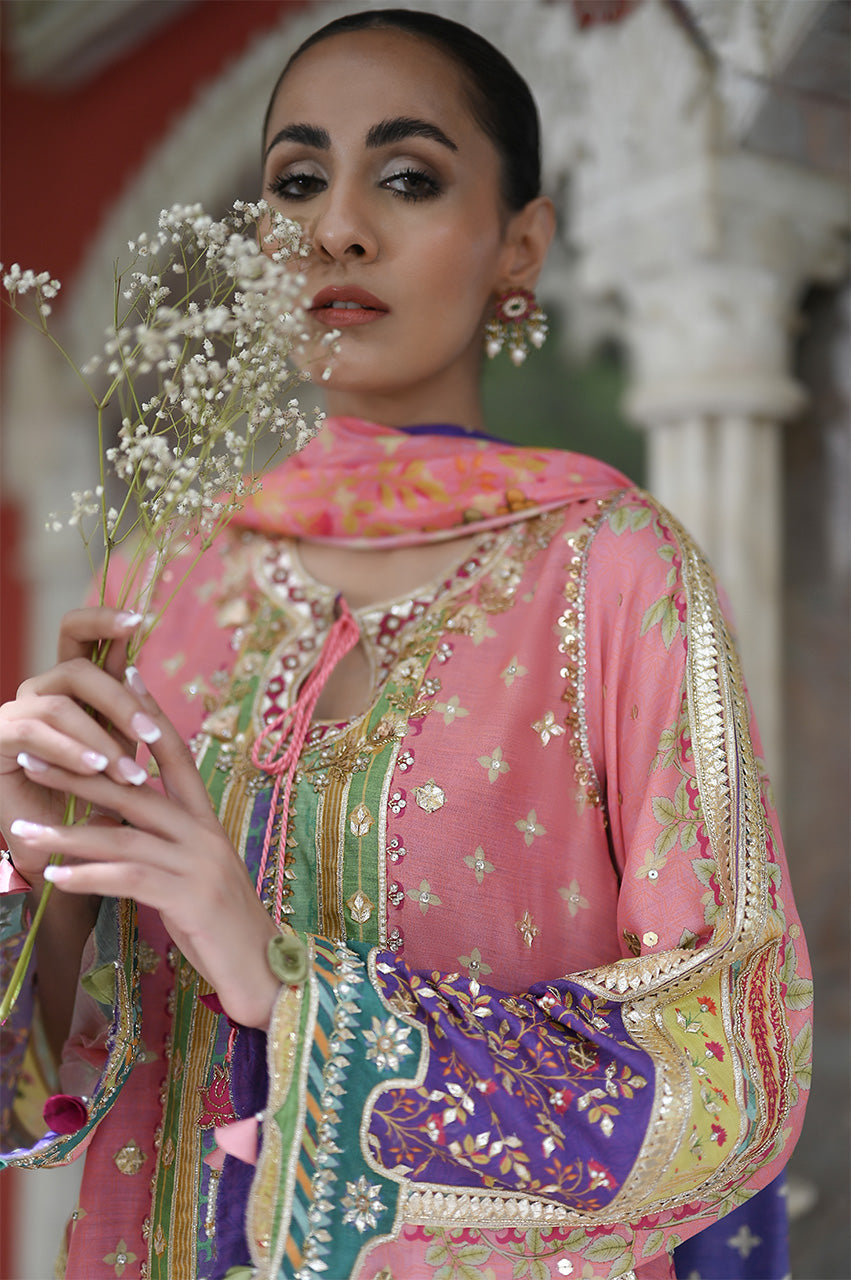 https://cdn.shopify.com/s/files/1/0588/3661/5221/products/saniamasktaiya4-2128_bf26c86c-632b-4bf5-8622-4268bb12e965.jpg?v=1708066645