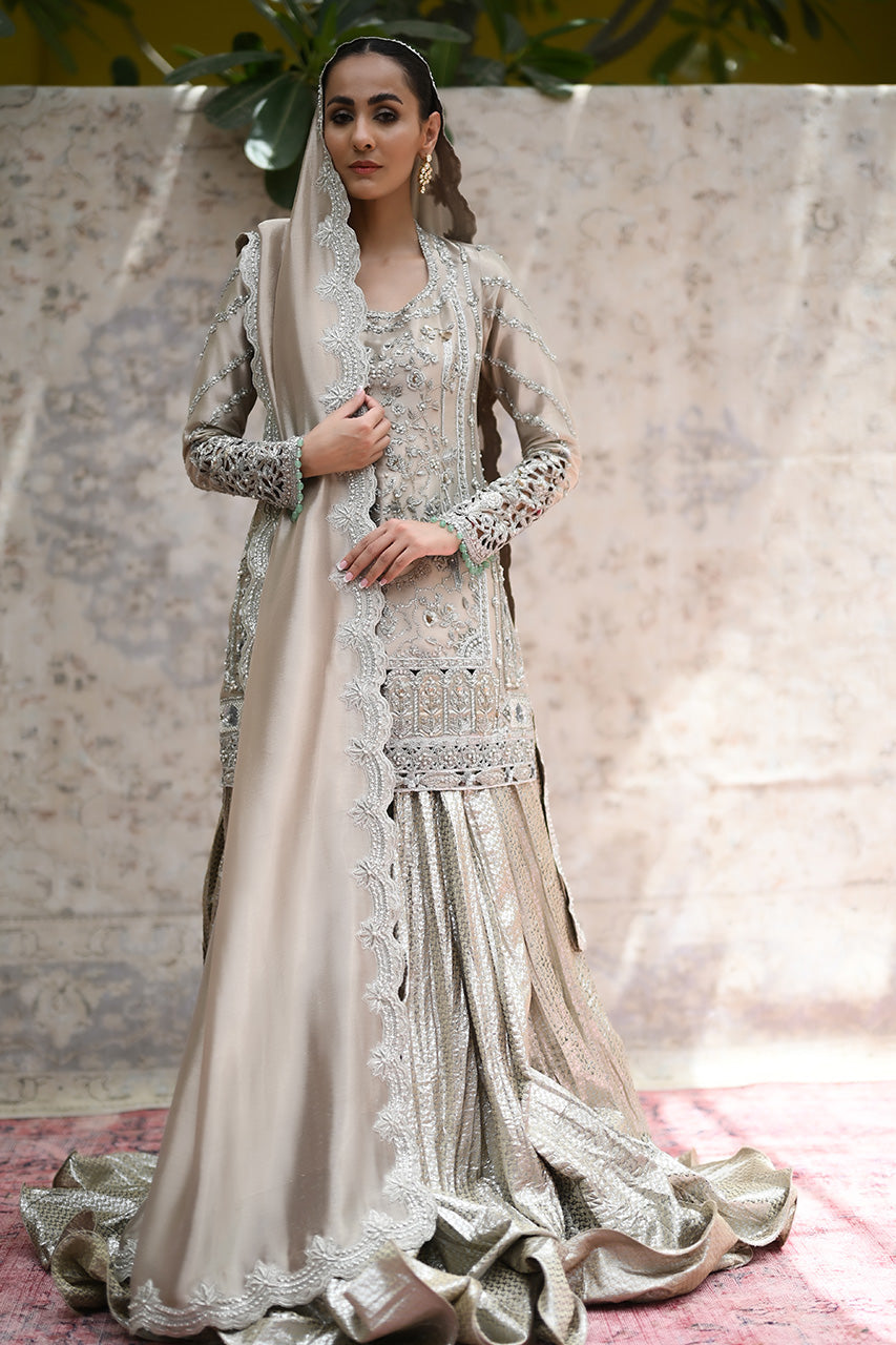 https://cdn.shopify.com/s/files/1/0588/3661/5221/products/saniamasktaiya7-2771_8014ff30-2dd2-4d09-aaaa-8a0ff11c3bf6.jpg?v=1758632925