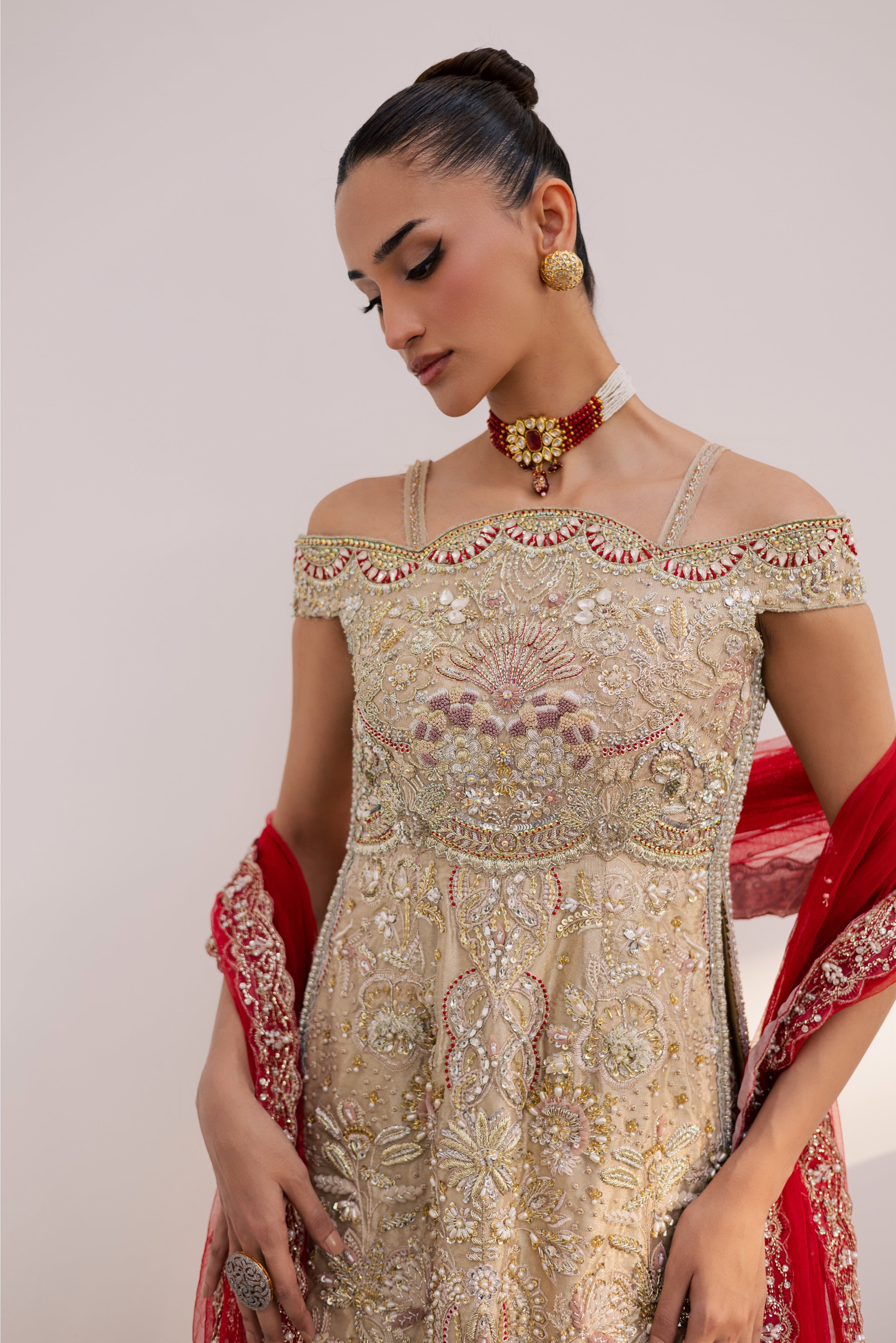 https://cdn.shopify.com/s/files/1/0523/4327/5696/files/sanya-champagne-gold-luxe-outfit-mysie-by-tahira-8.jpg?v=1762333754