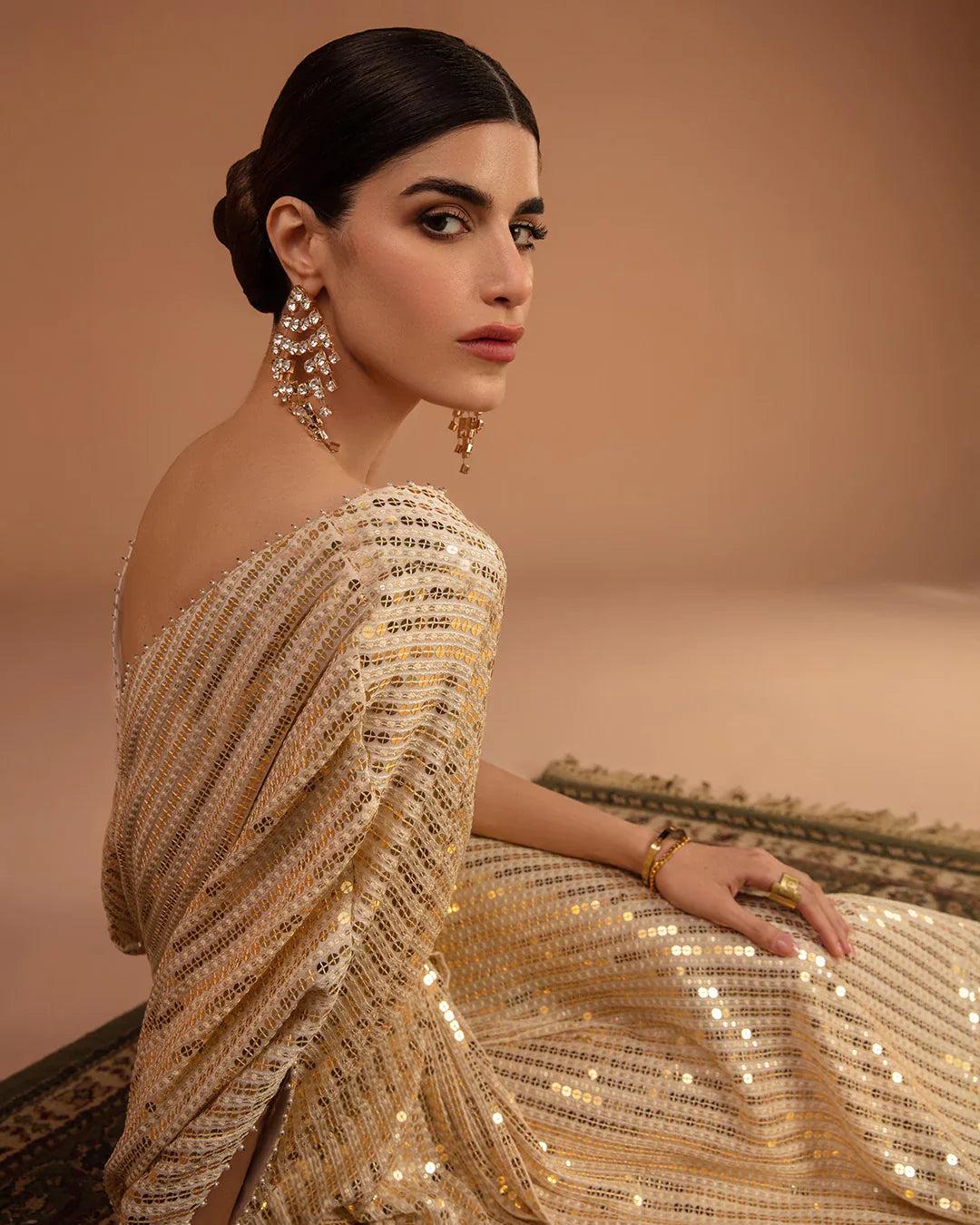 https://cdn.shopify.com/s/files/1/0923/1931/8403/files/sona-regalia-kaftan-by-alizay-saad-543429.jpg?v=1756724920