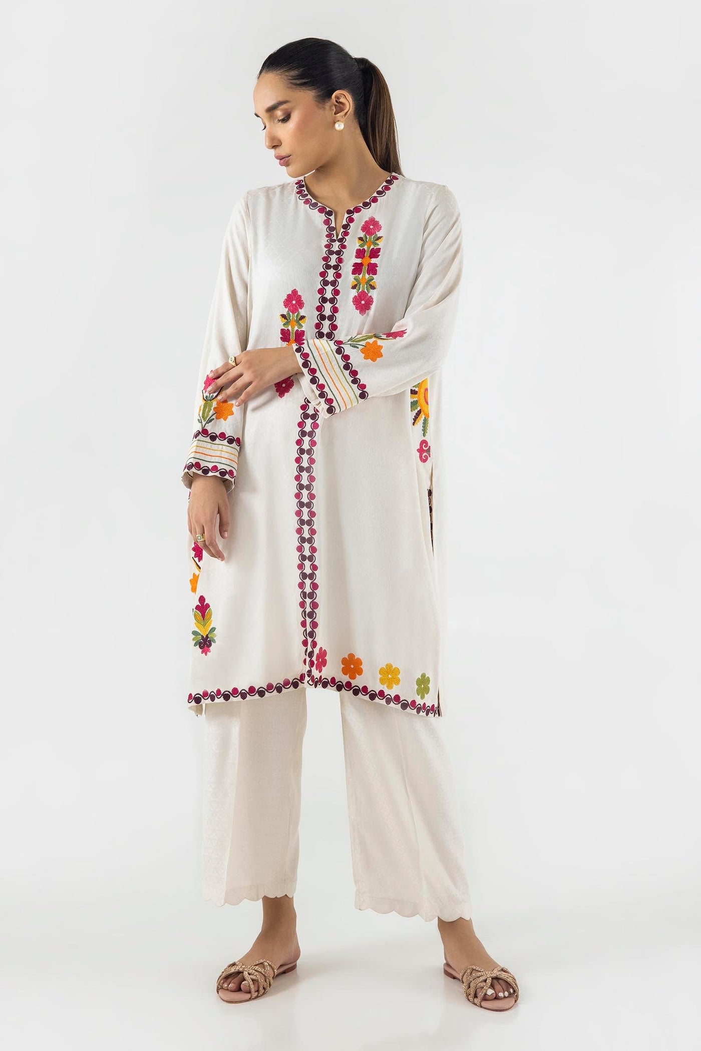 https://cdn.shopify.com/s/files/1/0740/1753/8280/files/ss24ese148_1_72f66c18-ca1b-40c8-b1e9-c5e477e40c0a.jpg?v=1756731561