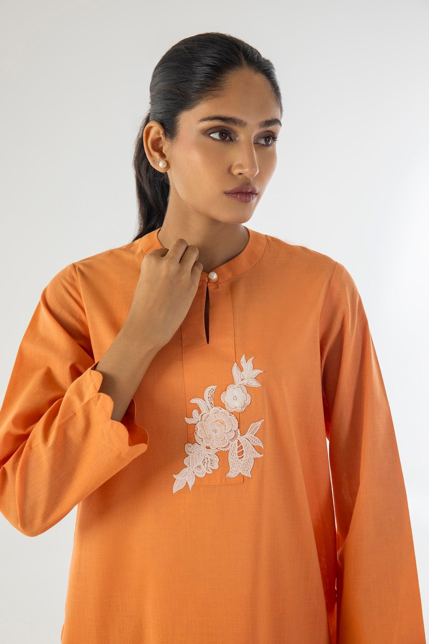 https://cdn.shopify.com/s/files/1/0740/1753/8280/files/ss24ese316p2t_3_01f4e5cb-39f5-4aa1-9acd-c2623151a2c0.jpg?v=1756731537
