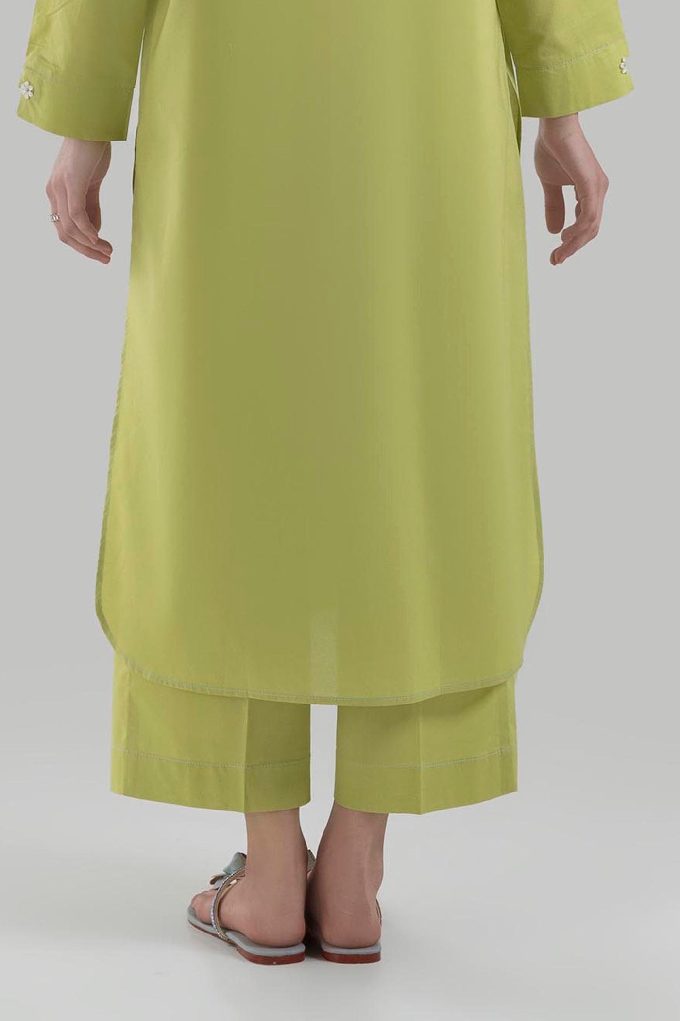 https://cdn.shopify.com/s/files/1/0740/1753/8280/files/ss24tbsd174_1_ca290462-5695-4d90-825e-fb146fa25541.jpg?v=1756731355