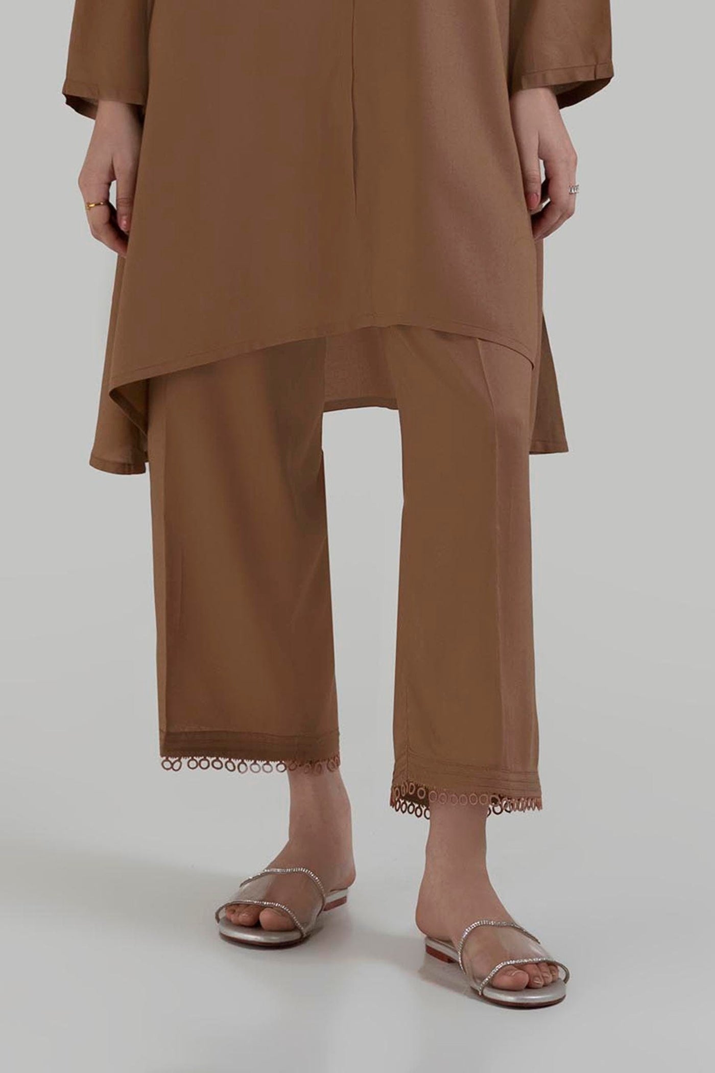 https://cdn.shopify.com/s/files/1/0740/1753/8280/files/ss24tbsd175_1_b44ce08a-f59f-45a3-9c47-0f3621403d04.jpg?v=1756731353