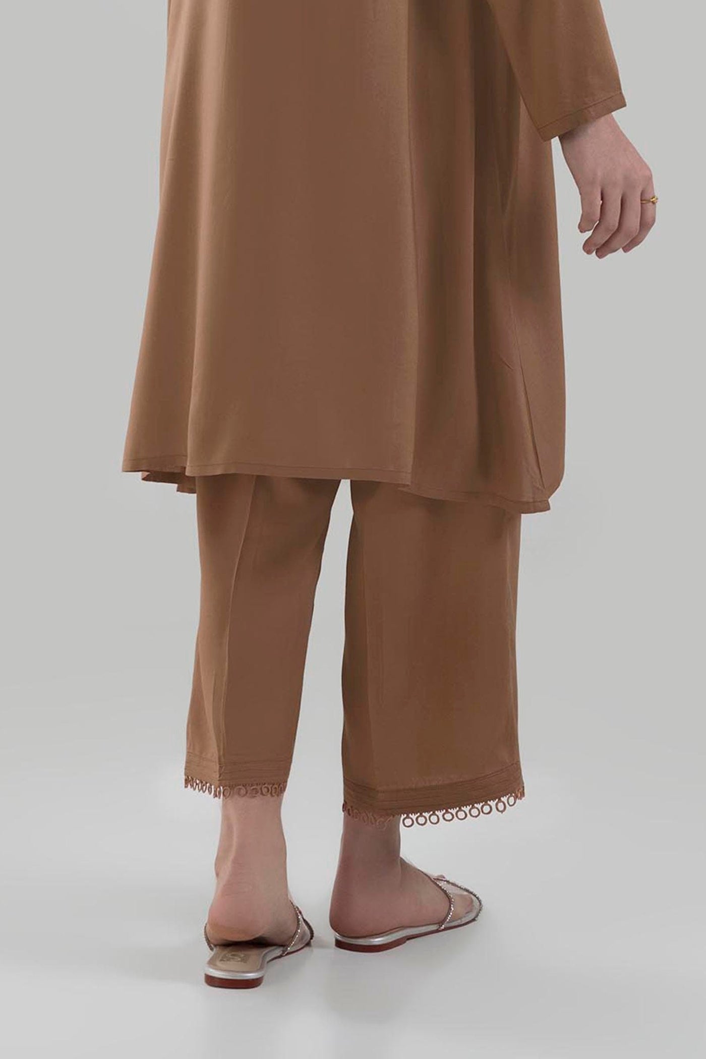https://cdn.shopify.com/s/files/1/0740/1753/8280/files/ss24tbsd175_2_ef768373-3cb0-4215-97c5-8f3be6403204.jpg?v=1756731353