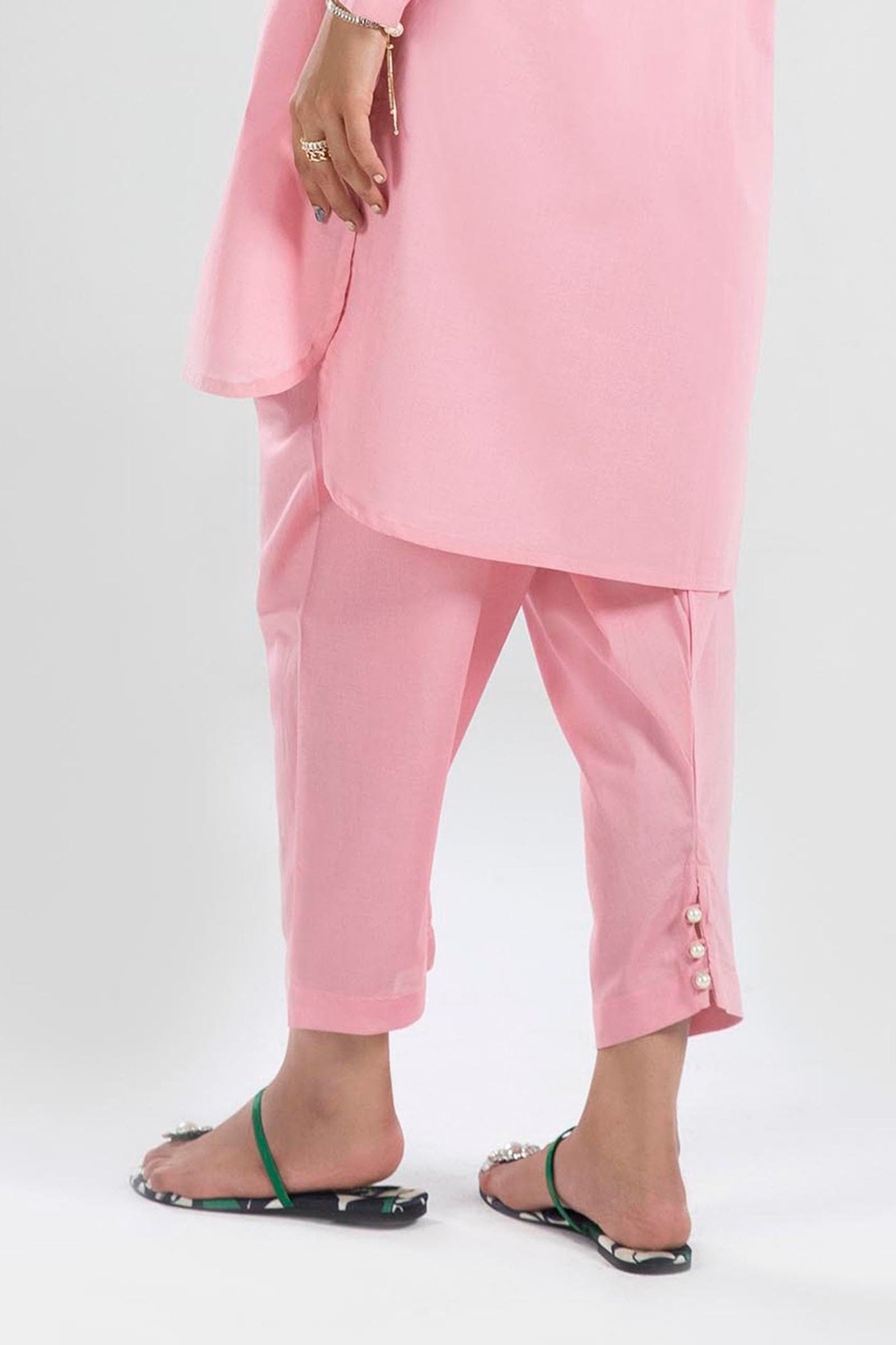 https://cdn.shopify.com/s/files/1/0740/1753/8280/files/ss24trd103_2__1_1775181c-4650-4a4f-ac94-5cb0b41718bd.jpg?v=1756731334