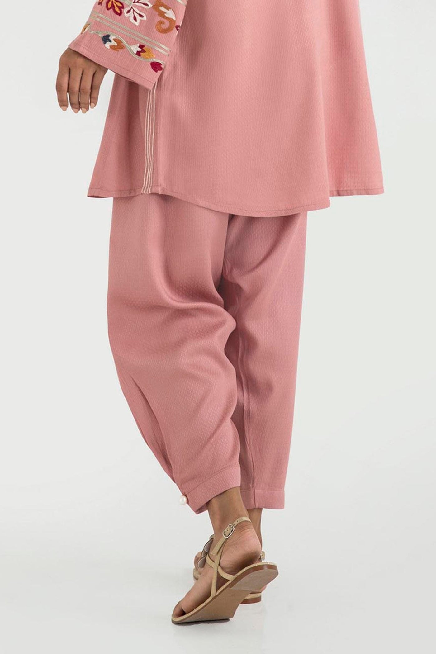 https://cdn.shopify.com/s/files/1/0740/1753/8280/files/ss24trd147ese_2_5df06fef-f9a0-441a-98ac-1265b42d2579.jpg?v=1756731316