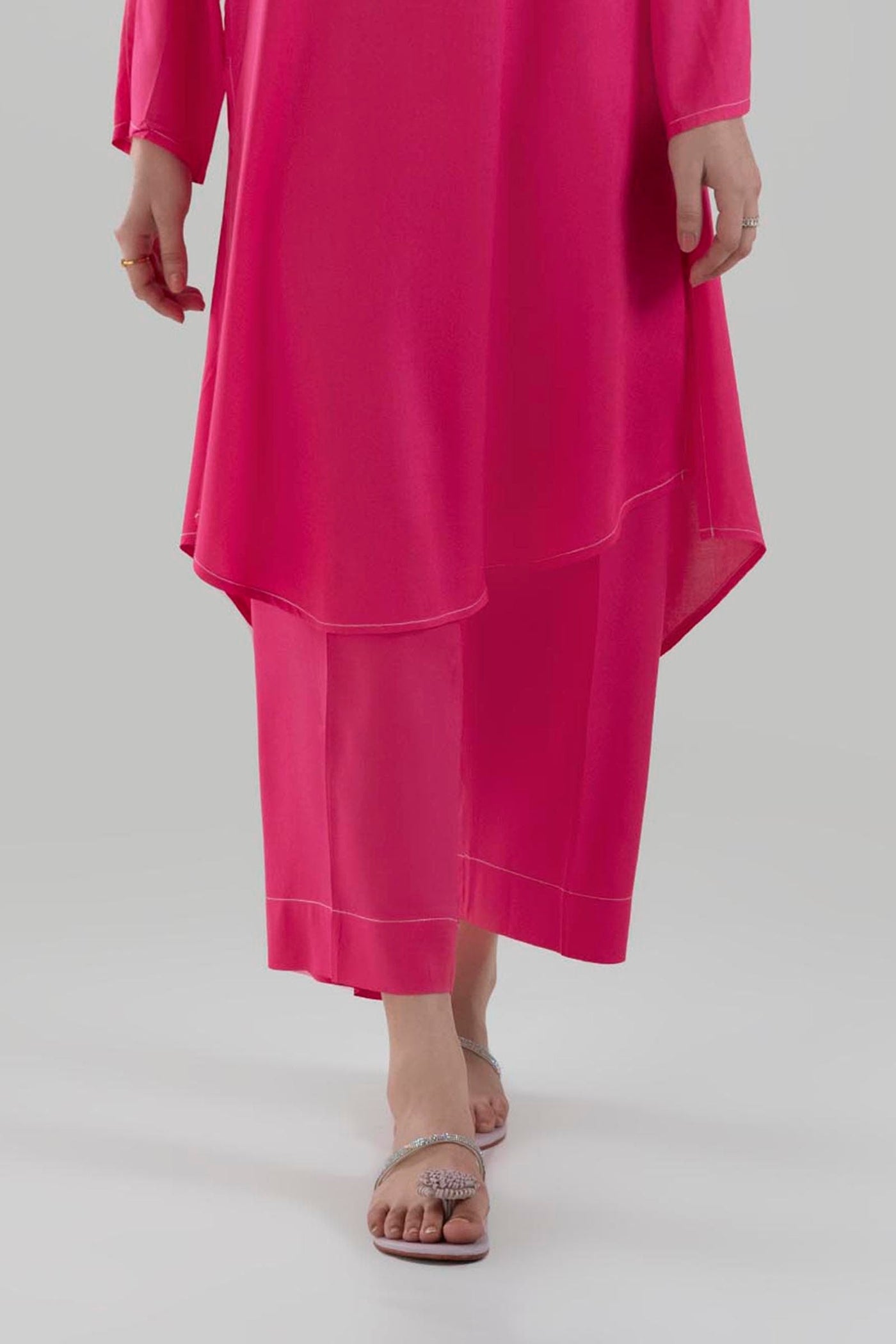 https://cdn.shopify.com/s/files/1/0740/1753/8280/files/ss24trd189_1_e6cb592f-b0e1-4e86-80b5-f88b64c87c60.jpg?v=1756731350