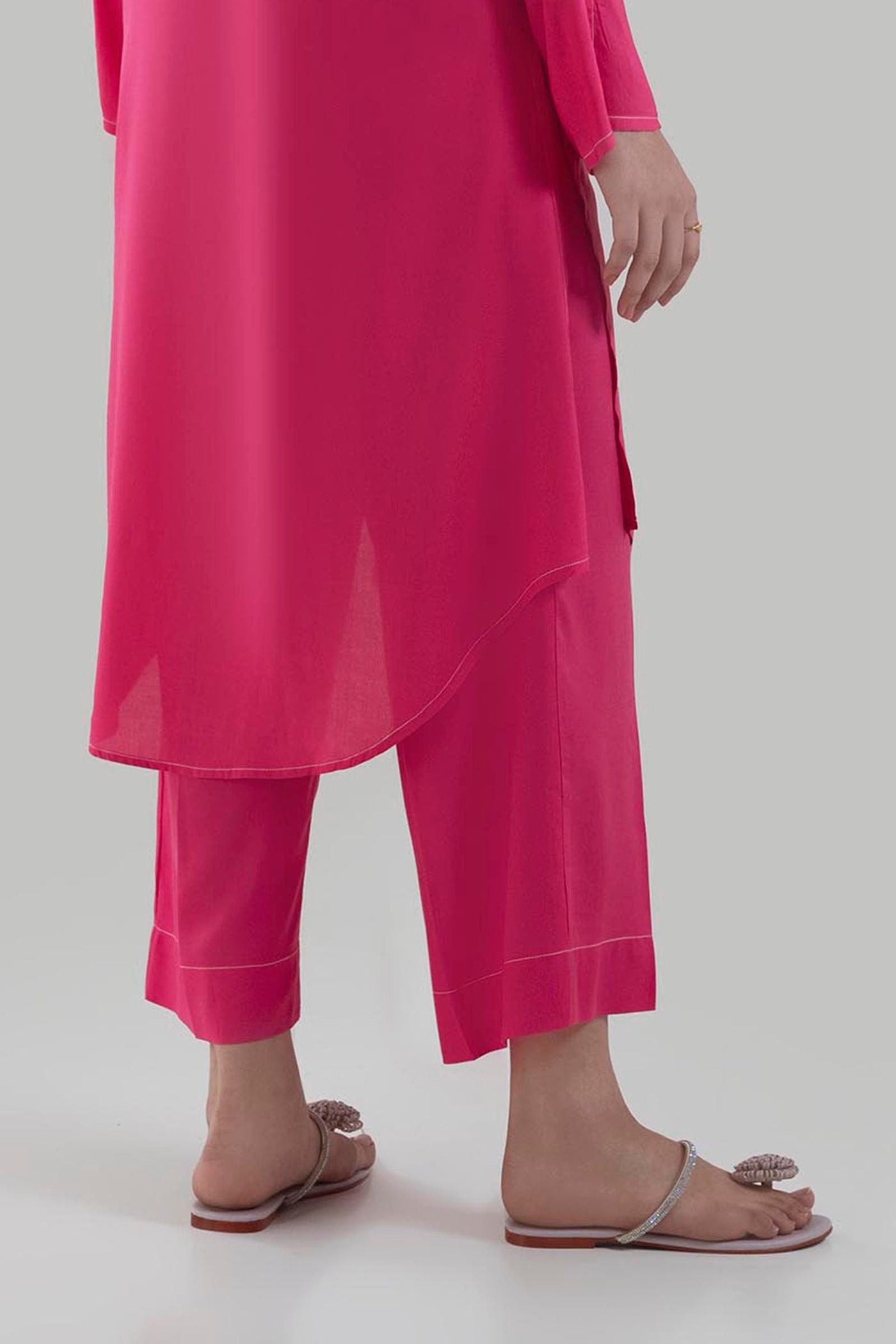 https://cdn.shopify.com/s/files/1/0740/1753/8280/files/ss24trd189_2_73630190-6b6c-4277-b374-5d4d2be82f1c.jpg?v=1756731350