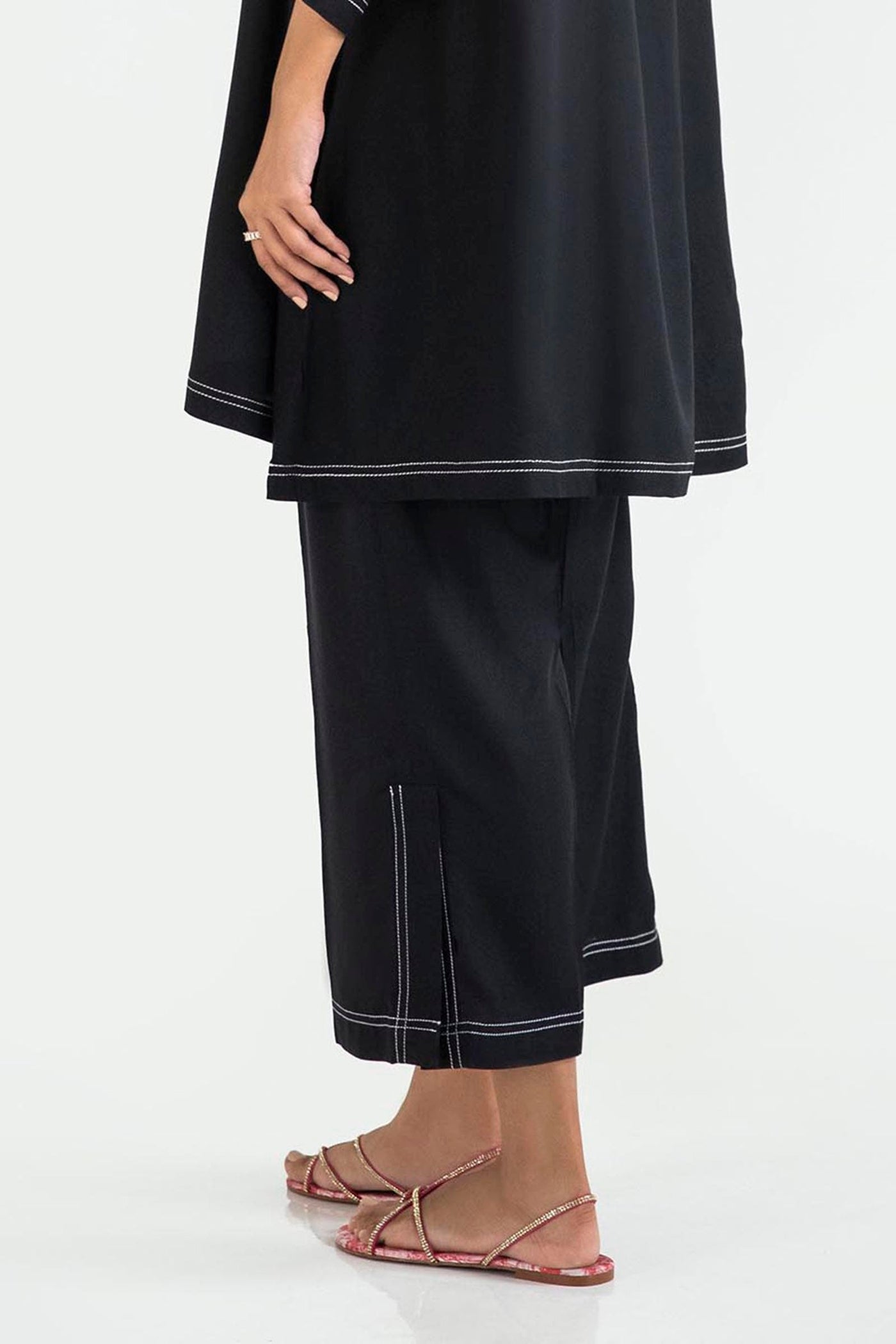 https://cdn.shopify.com/s/files/1/0740/1753/8280/files/ss24trd190_2_2d244079-208b-42b1-b88d-3dd0e61a5408.jpg?v=1756731349