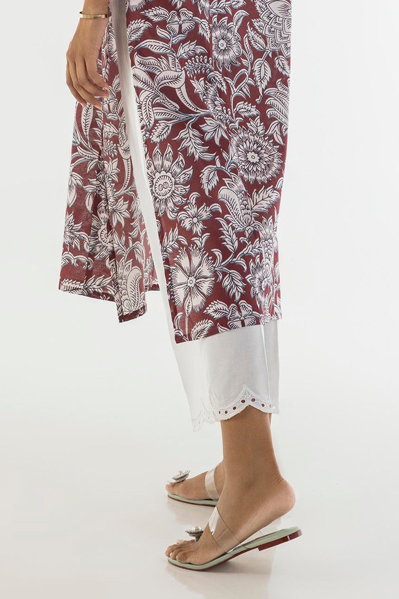 https://cdn.shopify.com/s/files/1/0740/1753/8280/files/ss24trd199t_3_1_9b6b8d64-a0c9-4d9b-8f61-3d17369ff6c8.jpg?v=1756729291