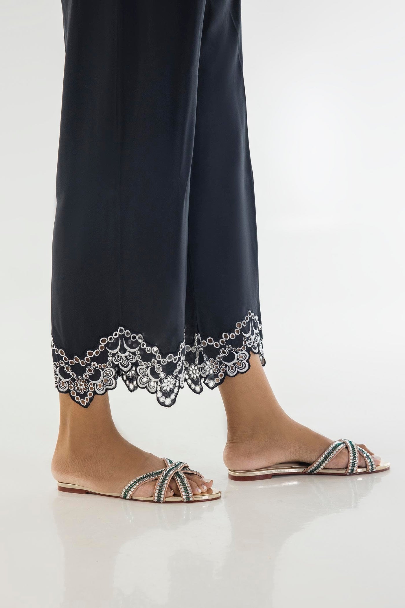 https://cdn.shopify.com/s/files/1/0740/1753/8280/files/ss24trd200t_2_c8d40c89-e769-4613-85fd-5cbfbbe50c57.jpg?v=1756731296