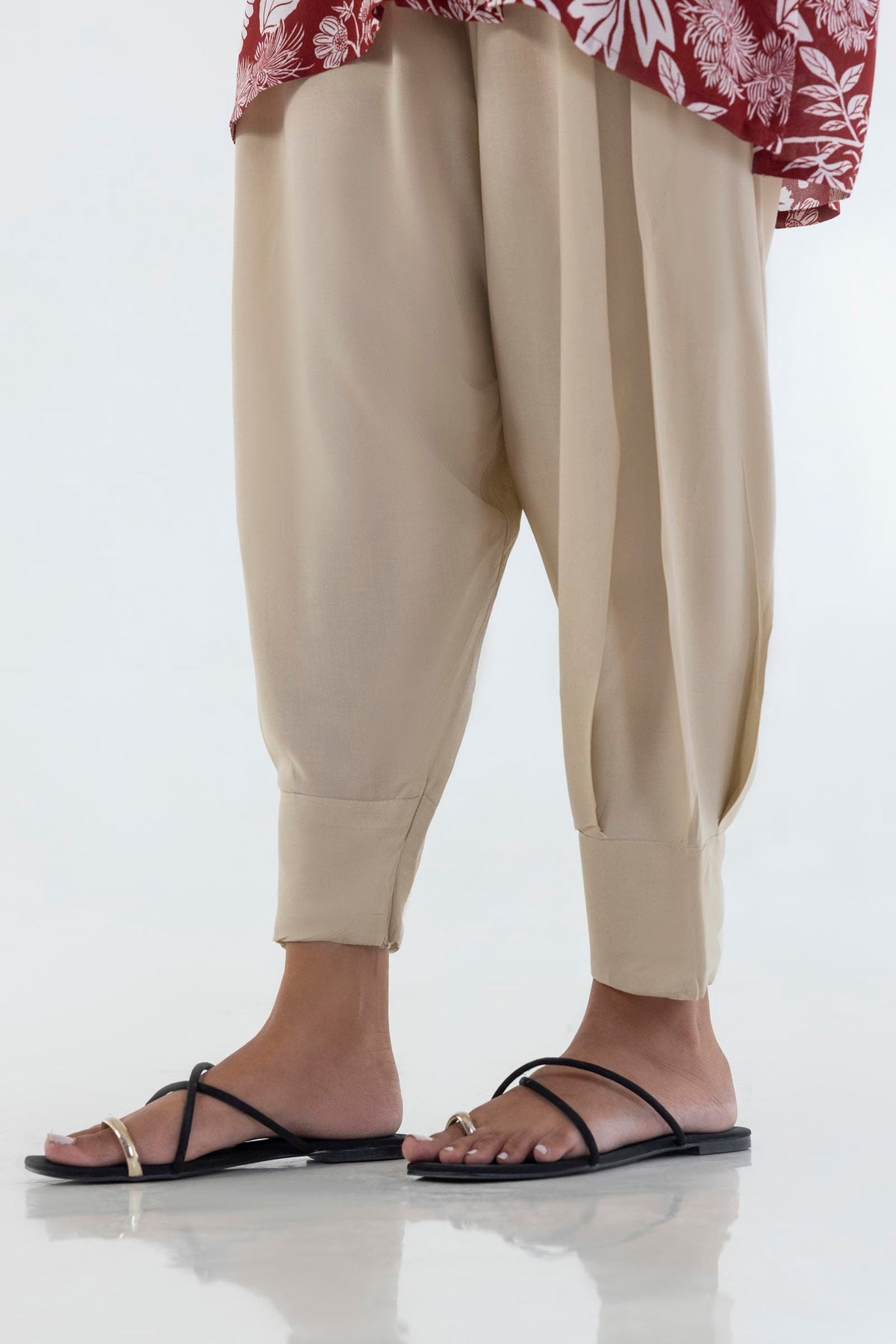 https://cdn.shopify.com/s/files/1/0740/1753/8280/files/ss24trd228_2_3a70e1ed-16d8-4913-a4c5-a3e1c4e91856.jpg?v=1756729286