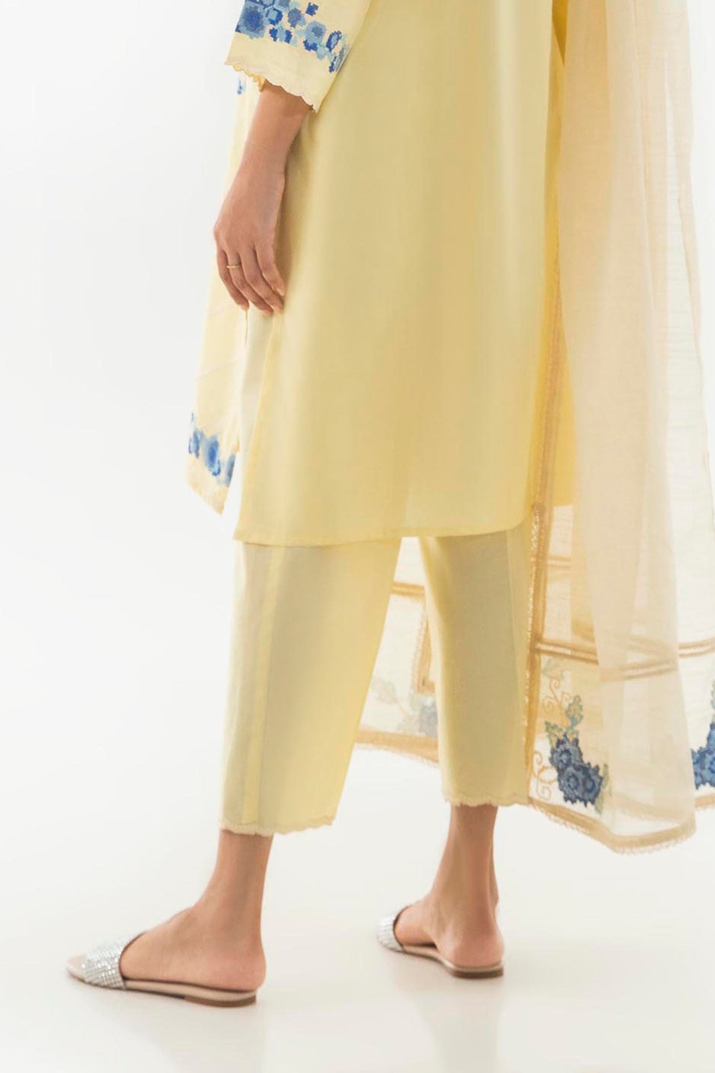 https://cdn.shopify.com/s/files/1/0740/1753/8280/files/ss24tsge187_1_3c56634b-45aa-46c5-9e0b-78629f090544.jpg?v=1756731273